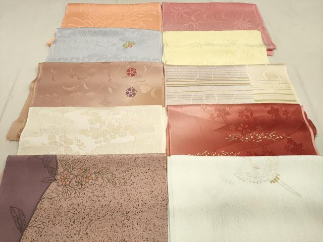 ■■■　商品詳細　■■■ 【正絹】 状態は特に目立ったシミ汚れなどもなく大変良い状態です。 大変上質な逸品になります。 お安く出品致しますので、是非この機会にいかがでしょうか？ ■■■　注意事項　■■■ ■モニター発色の具合により色合いが異なる場合がございます。 ■寸法は多少の誤差が生じる場合がございますのでご了承ください。 ■縫込みの長さが左右非対称の場合は短い部分を記載しております。 左右非対称であってもご返品・お値引き等の保証は出来かねますので、ご了承の上ご購入をお願い致します。 ■シミ等のチェックには注意を払っておりますが、見落としがある場合もございますし、個人の見解も様々ですので神経質な方のご購入はお控えください。 ■箪笥に入っておりました着物や帯なので畳みシワや匂いがあるものもございます。 ■お休みは基本的に土日祝となりますが、その他臨時でお休みする場合がございますのでご了承ください。 ■商品の発送は平日のみの発送となります。 ■夜間と土曜、日曜日はお問い合わせの回答が遅れる場合がございます。 ■当店では、お直し、紋入れ、お手入れ等は承っておりません。 ■生地の状態（ヤケ、経年劣化等）によってはサイズ直しが出来ない場合がございます。 その点もどうかご了承のうえ、ご購入をお願いいたします。 ■弊社で取り扱う商品は一点ものにつき、時期や在庫状況に応じて金額が変更となる場合がございます。 ■検針は行っておりません。予めご了承いただきますようお願いいたします。 ■【洗える着物】と記載のある商品におきましては、商品お届け後に洗濯を行ってしまってからのご返品にはご対応しかねます。 念の為、専門店でのお手入れをお願いいたします。 ■着物のサイズ目安は下記を参考ください↓ ＜女性着物＞　お端折り次第で＋5cm　−1cmが着用可能サイズ 　例）身丈170cmの場合、身長160cm〜175cm ＜男性着物＞　身丈＋約25cm〜27cm程が適応身長 　例）身丈155cmの場合、身長180〜182cm