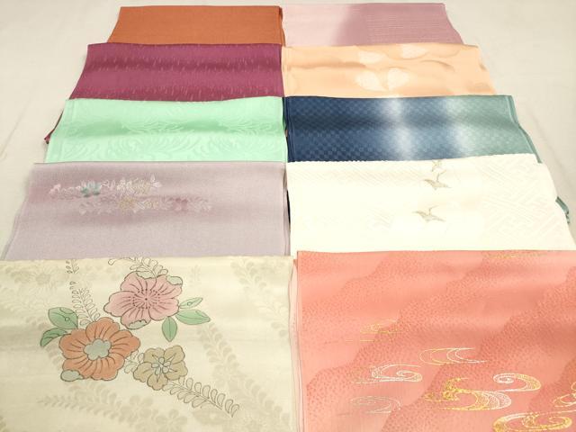 ■■■　商品詳細　■■■ 【正絹】 状態は特に目立ったシミ汚れなどもなく大変良い状態です。 大変上質な逸品になります。 お安く出品致しますので、是非この機会にいかがでしょうか？ ■■■　注意事項　■■■ ■モニター発色の具合により色合いが異なる場合がございます。 ■寸法は多少の誤差が生じる場合がございますのでご了承ください。 ■縫込みの長さが左右非対称の場合は短い部分を記載しております。 左右非対称であってもご返品・お値引き等の保証は出来かねますので、ご了承の上ご購入をお願い致します。 ■シミ等のチェックには注意を払っておりますが、見落としがある場合もございますし、個人の見解も様々ですので神経質な方のご購入はお控えください。 ■箪笥に入っておりました着物や帯なので畳みシワや匂いがあるものもございます。 ■お休みは基本的に土日祝となりますが、その他臨時でお休みする場合がございますのでご了承ください。 ■商品の発送は平日のみの発送となります。 ■夜間と土曜、日曜日はお問い合わせの回答が遅れる場合がございます。 ■当店では、お直し、紋入れ、お手入れ等は承っておりません。 ■生地の状態（ヤケ、経年劣化等）によってはサイズ直しが出来ない場合がございます。 その点もどうかご了承のうえ、ご購入をお願いいたします。 ■弊社で取り扱う商品は一点ものにつき、時期や在庫状況に応じて金額が変更となる場合がございます。 ■検針は行っておりません。予めご了承いただきますようお願いいたします。 ■【洗える着物】と記載のある商品におきましては、商品お届け後に洗濯を行ってしまってからのご返品にはご対応しかねます。 念の為、専門店でのお手入れをお願いいたします。 ■着物のサイズ目安は下記を参考ください↓ ＜女性着物＞　お端折り次第で＋5cm　−1cmが着用可能サイズ 　例）身丈170cmの場合、身長160cm〜175cm ＜男性着物＞　身丈＋約25cm〜27cm程が適応身長 　例）身丈155cmの場合、身長180〜182cm