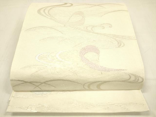 ■■■　サイズ　■■■ 長さ 426cm 幅 31cm程 ■■■　商品詳細　■■■ 【正絹】 状態は1.2回程しか締めておりませんが 接写画像のように柄止まり・裏地に薄い汚れがございます。 その他特に目立ったシミ汚れなどもなく大変良い状態です。 着用時には見えない部分になるかと思いますので あまり気にならずお召になれるかと思います。 大変上質な逸品になります。 お安く出品致しますので、是非この機会にいかがでしょうか？ ■■■　注意事項　■■■ ■モニター発色の具合により色合いが異なる場合がございます。 ■寸法は多少の誤差が生じる場合がございますのでご了承ください。 ■縫込みの長さが左右非対称の場合は短い部分を記載しております。 左右非対称であってもご返品・お値引き等の保証は出来かねますので、ご了承の上ご購入をお願い致します。 ■シミ等のチェックには注意を払っておりますが、見落としがある場合もございますし、個人の見解も様々ですので神経質な方のご購入はお控えください。 ■箪笥に入っておりました着物や帯なので畳みシワや匂いがあるものもございます。 ■お休みは基本的に土日祝となりますが、その他臨時でお休みする場合がございますのでご了承ください。 ■商品の発送は平日のみの発送となります。 ■夜間と土曜、日曜日はお問い合わせの回答が遅れる場合がございます。 ■当店では、お直し、紋入れ、お手入れ等は承っておりません。 ■生地の状態（ヤケ、経年劣化等）によってはサイズ直しが出来ない場合がございます。 その点もどうかご了承のうえ、ご購入をお願いいたします。 ■弊社で取り扱う商品は一点ものにつき、時期や在庫状況に応じて金額が変更となる場合がございます。 ■検針は行っておりません。予めご了承いただきますようお願いいたします。 ■【洗える着物】と記載のある商品におきましては、商品お届け後に洗濯を行ってしまってからのご返品にはご対応しかねます。 念の為、専門店でのお手入れをお願いいたします。 ■着物のサイズ目安は下記を参考ください↓ ＜女性着物＞　お端折り次第で＋5cm　−1cmが着用可能サイズ 　例）身丈170cmの場合、身長160cm〜175cm ＜男性着物＞　身丈＋約25cm〜27cm程が適応身長 　例）身丈155cmの場合、身長180〜182cm