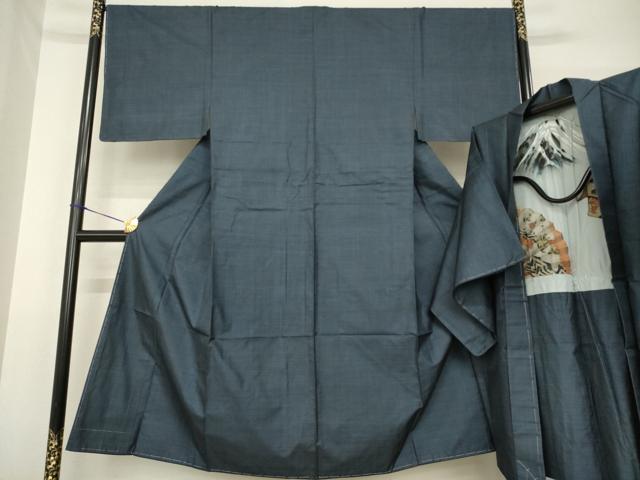 ■■■　サイズ　■■■ 【着物】 身丈 148cm（肩から） 裄丈 67cm 袖丈 49cm　縫込み 4.5cm 袖幅 34cm 前幅 23.5cm 後幅 29.5cm 着物縫いこみ 内揚げ 7.5cm 裄 お袖側 約1cm　身頃側 約1cm 【羽織】 身丈 94cm（肩から） 裄丈 67cm 袖丈 48.5cm　縫込み 4cm 袖幅 34cm 前幅 18.5cm 後幅 29.5cm 裄 お袖側 約1cm　身頃側 約2cm ■■■　商品詳細　■■■ 【正絹・未使用】 羽織の状態は接写画像のように羽裏に薄い汚れがございますが その他特に目立ったシミ汚れなどもなく大変良い状態です。 大変上質な逸品になります。 お安く出品致しますので、是非この機会にいかがでしょうか？ ■■■　注意事項　■■■ ■モニター発色の具合により色合いが異なる場合がございます。 ■寸法は多少の誤差が生じる場合がございますのでご了承ください。 ■縫込みの長さが左右非対称の場合は短い部分を記載しております。 左右非対称であってもご返品・お値引き等の保証は出来かねますので、ご了承の上ご購入をお願い致します。 ■シミ等のチェックには注意を払っておりますが、見落としがある場合もございますし、個人の見解も様々ですので神経質な方のご購入はお控えください。 ■箪笥に入っておりました着物や帯なので畳みシワや匂いがあるものもございます。 ■お休みは基本的に土日祝となりますが、その他臨時でお休みする場合がございますのでご了承ください。 ■商品の発送は平日のみの発送となります。 ■夜間と土曜、日曜日はお問い合わせの回答が遅れる場合がございます。 ■当店では、お直し、紋入れ、お手入れ等は承っておりません。 ■生地の状態（ヤケ、経年劣化等）によってはサイズ直しが出来ない場合がございます。 その点もどうかご了承のうえ、ご購入をお願いいたします。 ■弊社で取り扱う商品は一点ものにつき、時期や在庫状況に応じて金額が変更となる場合がございます。 ■検針は行っておりません。予めご了承いただきますようお願いいたします。 ■【洗える着物】と記載のある商品におきましては、商品お届け後に洗濯を行ってしまってからのご返品にはご対応しかねます。 念の為、専門店でのお手入れをお願いいたします。 ■着物のサイズ目安は下記を参考ください↓ ＜女性着物＞　お端折り次第で＋5cm　−1cmが着用可能サイズ 　例）身丈170cmの場合、身長160cm〜175cm ＜男性着物＞　身丈＋約25cm〜27cm程が適応身長 　例）身丈155cmの場合、身長180〜182cm