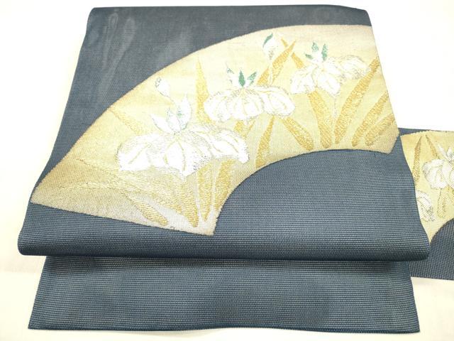 ■■■　サイズ　■■■ 長さ 347.5cm 幅 30cm程 ■■■　商品詳細　■■■ 【正絹】 状態は接写画像のように 胴回り・裏地に薄い汚れがございますが その他特に目立ったシミ汚れなどもなく大変良い状態です。 大変上質な逸品になります。 お安く出品致しますので、是非この機会にいかがでしょうか？ ■■■　注意事項　■■■ ■モニター発色の具合により色合いが異なる場合がございます。 ■寸法は多少の誤差が生じる場合がございますのでご了承ください。 ■縫込みの長さが左右非対称の場合は短い部分を記載しております。 左右非対称であってもご返品・お値引き等の保証は出来かねますので、ご了承の上ご購入をお願い致します。 ■シミ等のチェックには注意を払っておりますが、見落としがある場合もございますし、個人の見解も様々ですので神経質な方のご購入はお控えください。 ■箪笥に入っておりました着物や帯なので畳みシワや匂いがあるものもございます。 ■お休みは基本的に土日祝となりますが、その他臨時でお休みする場合がございますのでご了承ください。 ■商品の発送は平日のみの発送となります。 ■夜間と土曜、日曜日はお問い合わせの回答が遅れる場合がございます。 ■当店では、お直し、紋入れ、お手入れ等は承っておりません。 ■生地の状態（ヤケ、経年劣化等）によってはサイズ直しが出来ない場合がございます。 その点もどうかご了承のうえ、ご購入をお願いいたします。 ■弊社で取り扱う商品は一点ものにつき、時期や在庫状況に応じて金額が変更となる場合がございます。 ■検針は行っておりません。予めご了承いただきますようお願いいたします。 ■【洗える着物】と記載のある商品におきましては、商品お届け後に洗濯を行ってしまってからのご返品にはご対応しかねます。 念の為、専門店でのお手入れをお願いいたします。 ■着物のサイズ目安は下記を参考ください↓ ＜女性着物＞　お端折り次第で＋5cm　−1cmが着用可能サイズ 　例）身丈170cmの場合、身長160cm〜175cm ＜男性着物＞　身丈＋約25cm〜27cm程が適応身長 　例）身丈155cmの場合、身長180〜182cm