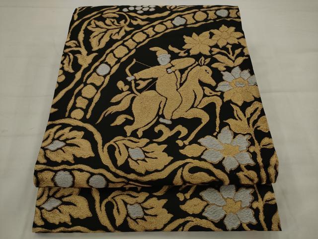 ■■■　サイズ　■■■ 長さ 420cm 幅 30cm程 ■■■　商品詳細　■■■ 【正絹・開き仕立て】 状態は締めてはおりますが 特に目立ったシミ汚れなどもなく大変良い状態です。 大変上質な逸品になります。 お安く出品致しますので、是非この機会にいかがでしょうか？ ■■■　注意事項　■■■ ■モニター発色の具合により色合いが異なる場合がございます。 ■寸法は多少の誤差が生じる場合がございますのでご了承ください。 ■縫込みの長さが左右非対称の場合は短い部分を記載しております。 左右非対称であってもご返品・お値引き等の保証は出来かねますので、ご了承の上ご購入をお願い致します。 ■シミ等のチェックには注意を払っておりますが、見落としがある場合もございますし、個人の見解も様々ですので神経質な方のご購入はお控えください。 ■箪笥に入っておりました着物や帯なので畳みシワや匂いがあるものもございます。 ■お休みは基本的に土日祝となりますが、その他臨時でお休みする場合がございますのでご了承ください。 ■商品の発送は平日のみの発送となります。 ■夜間と土曜、日曜日はお問い合わせの回答が遅れる場合がございます。 ■当店では、お直し、紋入れ、お手入れ等は承っておりません。 ■生地の状態（ヤケ、経年劣化等）によってはサイズ直しが出来ない場合がございます。 その点もどうかご了承のうえ、ご購入をお願いいたします。 ■弊社で取り扱う商品は一点ものにつき、時期や在庫状況に応じて金額が変更となる場合がございます。 ■検針は行っておりません。予めご了承いただきますようお願いいたします。 ■【洗える着物】と記載のある商品におきましては、商品お届け後に洗濯を行ってしまってからのご返品にはご対応しかねます。 念の為、専門店でのお手入れをお願いいたします。 ■写真に写っている物が全てになります。それ以外の付属品はございませんのでご了承ください。 ■状態に関する写真につきましては、掲載可能な写真枚数に限りがあるため、各箇所につき1枚参考画像を掲載しております。 ■着物のサイズ目安は下記を参考ください↓ ＜女性着物＞　お端折り次第で＋5cm　－1cmが着用可能サイズ 　例）身丈170cmの場合、身長160cm～175cm ＜男性着物＞　身丈＋約25cm～27cm程が適応身長 　例）身丈155cmの場合、身長180～182cm