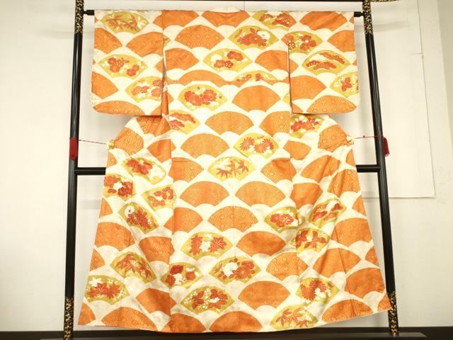 ■■■　サイズ　■■■ 身丈 151cm（肩から） 裄丈 62.5cm 袖丈 54.5cm　縫込み 3.5cm 袖幅 32cm 前幅 23cm 後幅 29cm 着物縫いこみ 内揚げ 7cm 裄 お袖側 約3.5cm　身頃側 約3.5cm ■■■　商品詳細　■■■ 【正絹】 状態は画像を添付しておりますので、そちらをご確認下さいますよう宜しくお願い致します。 大変上質な逸品になります。 お安く出品致しますので、是非この機会にいかがでしょうか？ ■■■　注意事項　■■■ ■モニター発色の具合により色合いが異なる場合がございます。 ■寸法は多少の誤差が生じる場合がございますのでご了承ください。 ■縫込みの長さが左右非対称の場合は短い部分を記載しております。 左右非対称であってもご返品・お値引き等の保証は出来かねますので、ご了承の上ご購入をお願い致します。 ■シミ等のチェックには注意を払っておりますが、見落としがある場合もございますし、個人の見解も様々ですので神経質な方のご購入はお控えください。 ■箪笥に入っておりました着物や帯なので畳みシワや匂いがあるものもございます。 ■お休みは基本的に土日祝となりますが、その他臨時でお休みする場合がございますのでご了承ください。 ■商品の発送は平日のみの発送となります。 ■夜間と土曜、日曜日はお問い合わせの回答が遅れる場合がございます。 ■当店では、お直し、紋入れ、お手入れ等は承っておりません。 ■生地の状態（ヤケ、経年劣化等）によってはサイズ直しが出来ない場合がございます。 その点もどうかご了承のうえ、ご購入をお願いいたします。 ■弊社で取り扱う商品は一点ものにつき、時期や在庫状況に応じて金額が変更となる場合がございます。 ■検針は行っておりません。予めご了承いただきますようお願いいたします。 ■【洗える着物】と記載のある商品におきましては、商品お届け後に洗濯を行ってしまってからのご返品にはご対応しかねます。 念の為、専門店でのお手入れをお願いいたします。 ■着物のサイズ目安は下記を参考ください↓ ＜女性着物＞　お端折り次第で＋5cm　−1cmが着用可能サイズ 　例）身丈170cmの場合、身長160cm〜175cm ＜男性着物＞　身丈＋約25cm〜27cm程が適応身長 　例）身丈155cmの場合、身長180〜182cm