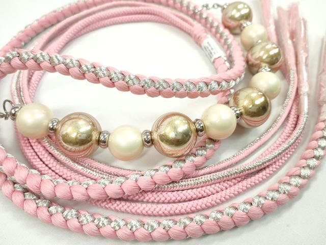 ■■■　サイズ　■■■ 長さ　約155cm（房を除く） ■■■　商品詳細　■■■ 【正絹・未使用】 状態は特に目立ったシミ汚れなどもなく大変良い状態です。 大変上質な逸品になります。 お安く出品致しますので、是非この機会にいかがでしょうか？ ■■■　注意事項　■■■ ■モニター発色の具合により色合いが異なる場合がございます。 ■寸法は多少の誤差が生じる場合がございますのでご了承ください。 ■シミ等のチェックには注意を払っておりますが、見落としがある場合もございますし、個人の見解も様々ですので神経質な方のご購入はお控えください。 ■箪笥に入っておりました着物や帯なので畳みシワや匂いがあるものもございます。 ■お休みは基本的に土日祝となりますが、その他臨時でお休みする場合がございますのでご了承ください。 ■商品の発送は平日のみの発送となります。 ■夜間と土曜、日曜日はお問い合わせの回答が遅れる場合がございます。 ■当店では、お直し、紋入れ、お手入れ等は承っておりません。 ■生地の状態（ヤケ、経年劣化等）によってはサイズ直しが出来ない場合がございます。 その点もどうかご了承のうえ、ご購入をお願いいたします。 ■着物のサイズ目安は下記を参考ください↓ ＜女性着物＞　身長-10cm+5cmが着用可能サイズ(お端折り次第) 　例）身長160cmの方→着物身丈150cm〜165cm ＜男性着物＞　身長-27cm ±5cmが着用可能サイズ 　例）身長170cmの方→着物身丈138cm〜148cm