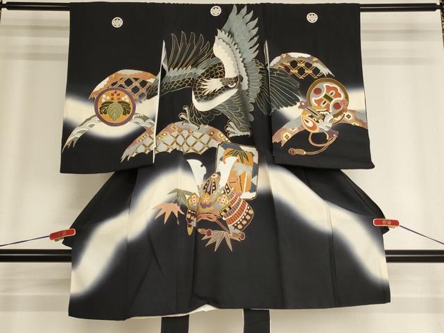 ■■■　サイズ　■■■ 【着物】 身丈 95.5cm（肩から） 裄丈 44.5cm 袖丈 55cm ■■■　商品詳細　■■■ 産着【正絹・五つ紋】の状態は接写画像のように胴裏に汚れがございますが その他特に目立ったシミ汚れなどもなく大変良い状態です。 長襦袢【化繊】の状態は接写画像のように下前・衿裏・紐に汚れがございますがその他特に目立ったシミ汚れなどもなく大変良い状態です。 大変上質な逸品になります。 お安く出品致しますので、是非この機会にいかがでしょうか？ ※若干たたみシワがございます。 ※長襦袢は着物とセットになっております。 ■■■　注意事項　■■■ ■モニター発色の具合により色合いが異なる場合がございます。 ■寸法は多少の誤差が生じる場合がございますのでご了承ください。 ■縫込みの長さが左右非対称の場合は短い部分を記載しております。 左右非対称であってもご返品・お値引き等の保証は出来かねますので、ご了承の上ご購入をお願い致します。 ■シミ等のチェックには注意を払っておりますが、見落としがある場合もございますし、個人の見解も様々ですので神経質な方のご購入はお控えください。 ■箪笥に入っておりました着物や帯なので畳みシワや匂いがあるものもございます。 ■お休みは基本的に土日祝となりますが、その他臨時でお休みする場合がございますのでご了承ください。 ■商品の発送は平日のみの発送となります。 ■夜間と土曜、日曜日はお問い合わせの回答が遅れる場合がございます。 ■当店では、お直し、紋入れ、お手入れ等は承っておりません。 ■生地の状態（ヤケ、経年劣化等）によってはサイズ直しが出来ない場合がございます。 その点もどうかご了承のうえ、ご購入をお願いいたします。 ■弊社で取り扱う商品は一点ものにつき、時期や在庫状況に応じて金額が変更となる場合がございます。 ■検針は行っておりません。予めご了承いただきますようお願いいたします。 ■【洗える着物】と記載のある商品におきましては、商品お届け後に洗濯を行ってしまってからのご返品にはご対応しかねます。 念の為、専門店でのお手入れをお願いいたします。 ■着物のサイズ目安は下記を参考ください↓ ＜女性着物＞　お端折り次第で＋5cm　−1cmが着用可能サイズ 　例）身丈170cmの場合、身長160cm〜175cm ＜男性着物＞　身丈＋約25cm〜27cm程が適応身長 　例）身丈155cmの場合、身長180〜182cm