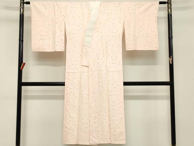 ■■■　サイズ　■■■ 身丈 131cm（肩から） 裄丈 63cm 袖丈 46cm　縫込み 3cm 袖幅 32cm 前幅 25cm 後幅 30.5cm 着物縫いこみ 内揚げ 0cm 裄 お袖側 約3cm　身頃側 約2cm ■■■　商品詳細　■■■ 【正絹】 状態は画像を添付しておりますので、そちらをご確認下さいますよう宜しくお願い致します。 大変上質な逸品になります。 お安く出品致しますので、是非この機会にいかがでしょうか？ ■■■　注意事項　■■■ ■モニター発色の具合により色合いが異なる場合がございます。 ■寸法は多少の誤差が生じる場合がございますのでご了承ください。 ■縫込みの長さが左右非対称の場合は短い部分を記載しております。 左右非対称であってもご返品・お値引き等の保証は出来かねますので、ご了承の上ご購入をお願い致します。 ■シミ等のチェックには注意を払っておりますが、見落としがある場合もございますし、個人の見解も様々ですので神経質な方のご購入はお控えください。 ■箪笥に入っておりました着物や帯なので畳みシワや匂いがあるものもございます。 ■お休みは基本的に土日祝となりますが、その他臨時でお休みする場合がございますのでご了承ください。 ■商品の発送は平日のみの発送となります。 ■夜間と土曜、日曜日はお問い合わせの回答が遅れる場合がございます。 ■当店では、お直し、紋入れ、お手入れ等は承っておりません。 ■生地の状態（ヤケ、経年劣化等）によってはサイズ直しが出来ない場合がございます。 その点もどうかご了承のうえ、ご購入をお願いいたします。 ■弊社で取り扱う商品は一点ものにつき、時期や在庫状況に応じて金額が変更となる場合がございます。 ■検針は行っておりません。予めご了承いただきますようお願いいたします。 ■【洗える着物】と記載のある商品におきましては、商品お届け後に洗濯を行ってしまってからのご返品にはご対応しかねます。 念の為、専門店でのお手入れをお願いいたします。 ■着物のサイズ目安は下記を参考ください↓ ＜女性着物＞　お端折り次第で＋5cm　−1cmが着用可能サイズ 　例）身丈170cmの場合、身長160cm〜175cm ＜男性着物＞　身丈＋約25cm〜27cm程が適応身長 　例）身丈155cmの場合、身長180〜182cm