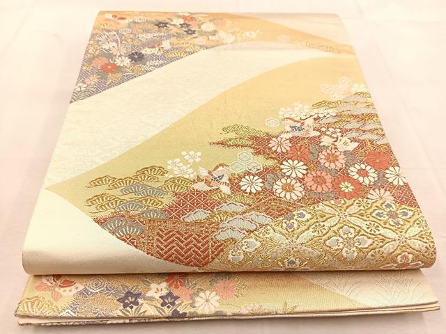 ■■■　サイズ　■■■ 長さ 420cm 幅 31cm程 ■■■　商品詳細　■■■ 【正絹】 詳細に関しましては、画像をご確認ください。 大変上質な逸品になります。 お安く出品致しますので、是非この機会にいかがでしょうか？ ※汚れ等に関しましては、着用時には見えない部分になると思いますのであまり気にならずお召になれるかと思います。 ■■■　注意事項　■■■ ■モニター発色の具合により色合いが異なる場合がございます。 ■寸法は多少の誤差が生じる場合がございますのでご了承ください。 ■縫込みの長さが左右非対称の場合は短い部分を記載しております。 左右非対称であってもご返品・お値引き等の保証は出来かねますので、ご了承の上ご購入をお願い致します。 ■シミ等のチェックには注意を払っておりますが、見落としがある場合もございますし、個人の見解も様々ですので神経質な方のご購入はお控えください。 ■箪笥に入っておりました着物や帯なので畳みシワや匂いがあるものもございます。 ■お休みは基本的に土日祝となりますが、その他臨時でお休みする場合がございますのでご了承ください。 ■商品の発送は平日のみの発送となります。 ■夜間と土曜、日曜日はお問い合わせの回答が遅れる場合がございます。 ■当店では、お直し、紋入れ、お手入れ等は承っておりません。 ■生地の状態（ヤケ、経年劣化等）によってはサイズ直しが出来ない場合がございます。 その点もどうかご了承のうえ、ご購入をお願いいたします。 ■弊社で取り扱う商品は一点ものにつき、時期や在庫状況に応じて金額が変更となる場合がございます。 ■検針は行っておりません。予めご了承いただきますようお願いいたします。 ■【洗える着物】と記載のある商品におきましては、商品お届け後に洗濯を行ってしまってからのご返品にはご対応しかねます。 念の為、専門店でのお手入れをお願いいたします。 ■着物のサイズ目安は下記を参考ください↓ ＜女性着物＞　お端折り次第で＋5cm　−1cmが着用可能サイズ 　例）身丈170cmの場合、身長160cm〜175cm ＜男性着物＞　身丈＋約25cm〜27cm程が適応身長 　例）身丈155cmの場合、身長180〜182cm