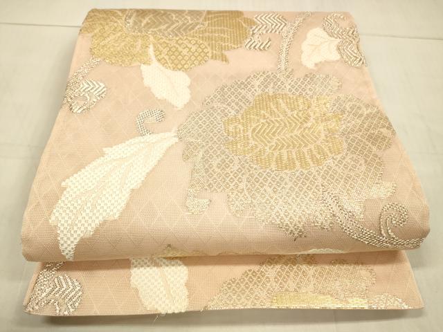 ■■■　サイズ　■■■ 長さ 432cm 幅 30.5cm程 ■■■　商品詳細　■■■ 【正絹・芯なし】 状態は接写画像のように 前柄に薄い汚れがございますが その他特に目立ったシミ汚れなどもなく大変良い状態です。 大変上質な逸品になります。 お安く出品致しますので、是非この機会にいかがでしょうか？ ■■■　注意事項　■■■ ■モニター発色の具合により色合いが異なる場合がございます。 ■寸法は多少の誤差が生じる場合がございますのでご了承ください。 ■縫込みの長さが左右非対称の場合は短い部分を記載しております。 左右非対称であってもご返品・お値引き等の保証は出来かねますので、ご了承の上ご購入をお願い致します。 ■シミ等のチェックには注意を払っておりますが、見落としがある場合もございますし、個人の見解も様々ですので神経質な方のご購入はお控えください。 ■箪笥に入っておりました着物や帯なので畳みシワや匂いがあるものもございます。 ■お休みは基本的に土日祝となりますが、その他臨時でお休みする場合がございますのでご了承ください。 ■商品の発送は平日のみの発送となります。 ■夜間と土曜、日曜日はお問い合わせの回答が遅れる場合がございます。 ■当店では、お直し、紋入れ、お手入れ等は承っておりません。 ■生地の状態（ヤケ、経年劣化等）によってはサイズ直しが出来ない場合がございます。 その点もどうかご了承のうえ、ご購入をお願いいたします。 ■弊社で取り扱う商品は一点ものにつき、時期や在庫状況に応じて金額が変更となる場合がございます。 ■検針は行っておりません。予めご了承いただきますようお願いいたします。 ■【洗える着物】と記載のある商品におきましては、商品お届け後に洗濯を行ってしまってからのご返品にはご対応しかねます。 念の為、専門店でのお手入れをお願いいたします。 ■着物のサイズ目安は下記を参考ください↓ ＜女性着物＞　お端折り次第で＋5cm　−1cmが着用可能サイズ 　例）身丈170cmの場合、身長160cm〜175cm ＜男性着物＞　身丈＋約25cm〜27cm程が適応身長 　例）身丈155cmの場合、身長180〜182cm
