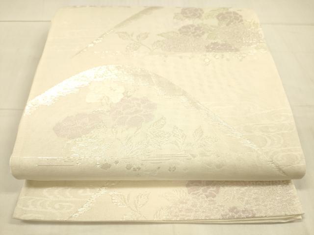 ■■■　サイズ　■■■ 長さ 420cm 幅 30.5cm程 ■■■　商品詳細　■■■ 【正絹・未仕立て】 状態は接写画像のように たれ先上部・柄止まりに薄い汚れがございますが その他特に目立ったシミ汚れなどもなく大変良い状態です。 着用時には見えない部分になるかと思いますのであまり気にならずお召になれるかと思います。 大変上質な逸品になります。 お安く出品致しますので、是非この機会にいかがでしょうか？ ■■■　注意事項　■■■ ■モニター発色の具合により色合いが異なる場合がございます。 ■寸法は多少の誤差が生じる場合がございますのでご了承ください。 ■縫込みの長さが左右非対称の場合は短い部分を記載しております。 左右非対称であってもご返品・お値引き等の保証は出来かねますので、ご了承の上ご購入をお願い致します。 ■シミ等のチェックには注意を払っておりますが、見落としがある場合もございますし、個人の見解も様々ですので神経質な方のご購入はお控えください。 ■箪笥に入っておりました着物や帯なので畳みシワや匂いがあるものもございます。 ■お休みは基本的に土日祝となりますが、その他臨時でお休みする場合がございますのでご了承ください。 ■商品の発送は平日のみの発送となります。 ■夜間と土曜、日曜日はお問い合わせの回答が遅れる場合がございます。 ■当店では、お直し、紋入れ、お手入れ等は承っておりません。 ■生地の状態（ヤケ、経年劣化等）によってはサイズ直しが出来ない場合がございます。 その点もどうかご了承のうえ、ご購入をお願いいたします。 ■弊社で取り扱う商品は一点ものにつき、時期や在庫状況に応じて金額が変更となる場合がございます。 ■検針は行っておりません。予めご了承いただきますようお願いいたします。 ■【洗える着物】と記載のある商品におきましては、商品お届け後に洗濯を行ってしまってからのご返品にはご対応しかねます。 念の為、専門店でのお手入れをお願いいたします。 ■着物のサイズ目安は下記を参考ください↓ ＜女性着物＞　お端折り次第で＋5cm　−1cmが着用可能サイズ 　例）身丈170cmの場合、身長160cm〜175cm ＜男性着物＞　身丈＋約25cm〜27cm程が適応身長 　例）身丈155cmの場合、身長180〜182cm