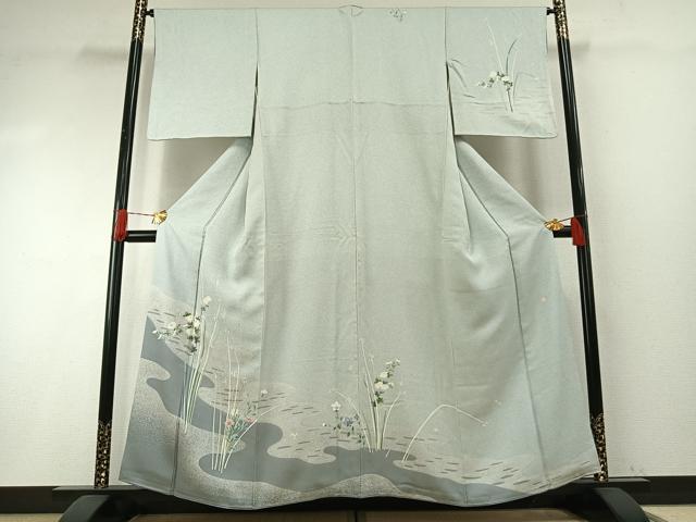 ■■■　サイズ　■■■ 身丈 157cm（肩から） 裄丈 65cm 袖丈 48cm　縫込み 10cm 袖幅 33.5cm 前幅 24cm 後幅 31cm 着物縫いこみ 内揚げ 9cm 裄 お袖側 約2cm　身頃側 約3cm ■■■　商品詳細　■■■ 【正絹】 状態は接写画像のように上前・衿山に薄い汚れがございますが その他特に目立ったシミ汚れなどもなく大変良い状態です。 大変上質な逸品になります。 お安く出品致しますので、是非この機会にいかがでしょうか？ ■■■　注意事項　■■■ ■モニター発色の具合により色合いが異なる場合がございます。 ■寸法は多少の誤差が生じる場合がございますのでご了承ください。 ■縫込みの長さが左右非対称の場合は短い部分を記載しております。 左右非対称であってもご返品・お値引き等の保証は出来かねますので、ご了承の上ご購入をお願い致します。 ■シミ等のチェックには注意を払っておりますが、見落としがある場合もございますし、個人の見解も様々ですので神経質な方のご購入はお控えください。 ■箪笥に入っておりました着物や帯なので畳みシワや匂いがあるものもございます。 ■お休みは基本的に土日祝となりますが、その他臨時でお休みする場合がございますのでご了承ください。 ■商品の発送は平日のみの発送となります。 ■夜間と土曜、日曜日はお問い合わせの回答が遅れる場合がございます。 ■当店では、お直し、紋入れ、お手入れ等は承っておりません。 ■生地の状態（ヤケ、経年劣化等）によってはサイズ直しが出来ない場合がございます。 その点もどうかご了承のうえ、ご購入をお願いいたします。 ■弊社で取り扱う商品は一点ものにつき、時期や在庫状況に応じて金額が変更となる場合がございます。 ■検針は行っておりません。予めご了承いただきますようお願いいたします。 ■【洗える着物】と記載のある商品におきましては、商品お届け後に洗濯を行ってしまってからのご返品にはご対応しかねます。 念の為、専門店でのお手入れをお願いいたします。 ■着物のサイズ目安は下記を参考ください↓ ＜女性着物＞　お端折り次第で＋5cm　−1cmが着用可能サイズ 　例）身丈170cmの場合、身長160cm〜175cm ＜男性着物＞　身丈＋約25cm〜27cm程が適応身長 　例）身丈155cmの場合、身長180〜182cm