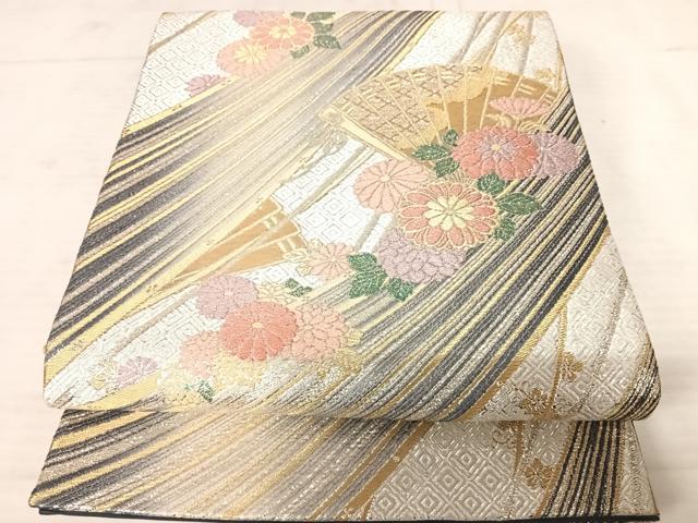 ■■■　サイズ　■■■ 長さ 418cm 幅 31cm程 ■■■　商品詳細　■■■ 【正絹】 詳細に関しましては、画像をご確認ください。 大変上質な逸品になります。 お安く出品致しますので、是非この機会にいかがでしょうか？ ■■■　注意事項　■■■ ■モニター発色の具合により色合いが異なる場合がございます。 ■寸法は多少の誤差が生じる場合がございますのでご了承ください。 ■縫込みの長さが左右非対称の場合は短い部分を記載しております。 左右非対称であってもご返品・お値引き等の保証は出来かねますので、ご了承の上ご購入をお願い致します。 ■シミ等のチェックには注意を払っておりますが、見落としがある場合もございますし、個人の見解も様々ですので神経質な方のご購入はお控えください。 ■箪笥に入っておりました着物や帯なので畳みシワや匂いがあるものもございます。 ■お休みは基本的に土日祝となりますが、その他臨時でお休みする場合がございますのでご了承ください。 ■商品の発送は平日のみの発送となります。 ■夜間と土曜、日曜日はお問い合わせの回答が遅れる場合がございます。 ■当店では、お直し、紋入れ、お手入れ等は承っておりません。 ■生地の状態（ヤケ、経年劣化等）によってはサイズ直しが出来ない場合がございます。 その点もどうかご了承のうえ、ご購入をお願いいたします。 ■弊社で取り扱う商品は一点ものにつき、時期や在庫状況に応じて金額が変更となる場合がございます。 ■検針は行っておりません。予めご了承いただきますようお願いいたします。 ■【洗える着物】と記載のある商品におきましては、商品お届け後に洗濯を行ってしまってからのご返品にはご対応しかねます。 念の為、専門店でのお手入れをお願いいたします。 ■着物のサイズ目安は下記を参考ください↓ ＜女性着物＞　お端折り次第で＋5cm　−1cmが着用可能サイズ 　例）身丈170cmの場合、身長160cm〜175cm ＜男性着物＞　身丈＋約25cm〜27cm程が適応身長 　例）身丈155cmの場合、身長180〜182cm