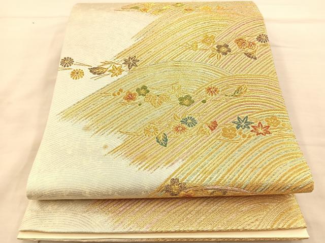 ■■■　サイズ　■■■ 長さ 434cm 幅 31cm程 ■■■　商品詳細　■■■ 【正絹】 詳細に関しましては、画像をご確認ください。 大変上質な逸品になります。 お安く出品致しますので、是非この機会にいかがでしょうか？ ※たれ先未かがりですが着用には問題ありません。 ■■■　注意事項　■■■ ■モニター発色の具合により色合いが異なる場合がございます。 ■寸法は多少の誤差が生じる場合がございますのでご了承ください。 ■縫込みの長さが左右非対称の場合は短い部分を記載しております。 左右非対称であってもご返品・お値引き等の保証は出来かねますので、ご了承の上ご購入をお願い致します。 ■シミ等のチェックには注意を払っておりますが、見落としがある場合もございますし、個人の見解も様々ですので神経質な方のご購入はお控えください。 ■箪笥に入っておりました着物や帯なので畳みシワや匂いがあるものもございます。 ■お休みは基本的に土日祝となりますが、その他臨時でお休みする場合がございますのでご了承ください。 ■商品の発送は平日のみの発送となります。 ■夜間と土曜、日曜日はお問い合わせの回答が遅れる場合がございます。 ■当店では、お直し、紋入れ、お手入れ等は承っておりません。 ■生地の状態（ヤケ、経年劣化等）によってはサイズ直しが出来ない場合がございます。 その点もどうかご了承のうえ、ご購入をお願いいたします。 ■弊社で取り扱う商品は一点ものにつき、時期や在庫状況に応じて金額が変更となる場合がございます。 ■検針は行っておりません。予めご了承いただきますようお願いいたします。 ■【洗える着物】と記載のある商品におきましては、商品お届け後に洗濯を行ってしまってからのご返品にはご対応しかねます。 念の為、専門店でのお手入れをお願いいたします。 ■着物のサイズ目安は下記を参考ください↓ ＜女性着物＞　お端折り次第で＋5cm　−1cmが着用可能サイズ 　例）身丈170cmの場合、身長160cm〜175cm ＜男性着物＞　身丈＋約25cm〜27cm程が適応身長 　例）身丈155cmの場合、身長180〜182cm