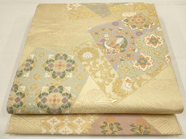 ■■■　サイズ　■■■ 長さ 424cm 幅 30.5cm程 ■■■　商品詳細　■■■ 【正絹】 状態は締めてはおりますが 特に目立ったシミ汚れなどもなく大変良い状態です。 大変上質な逸品になります。 お安く出品致しますので、是非この機会にいかがでしょうか？ ■■■　注意事項　■■■ ■モニター発色の具合により色合いが異なる場合がございます。 ■寸法は多少の誤差が生じる場合がございますのでご了承ください。 ■縫込みの長さが左右非対称の場合は短い部分を記載しております。 左右非対称であってもご返品・お値引き等の保証は出来かねますので、ご了承の上ご購入をお願い致します。 ■シミ等のチェックには注意を払っておりますが、見落としがある場合もございますし、個人の見解も様々ですので神経質な方のご購入はお控えください。 ■箪笥に入っておりました着物や帯なので畳みシワや匂いがあるものもございます。 ■お休みは基本的に土日祝となりますが、その他臨時でお休みする場合がございますのでご了承ください。 ■商品の発送は平日のみの発送となります。 ■夜間と土曜、日曜日はお問い合わせの回答が遅れる場合がございます。 ■当店では、お直し、紋入れ、お手入れ等は承っておりません。 ■生地の状態（ヤケ、経年劣化等）によってはサイズ直しが出来ない場合がございます。 その点もどうかご了承のうえ、ご購入をお願いいたします。 ■弊社で取り扱う商品は一点ものにつき、時期や在庫状況に応じて金額が変更となる場合がございます。 ■検針は行っておりません。予めご了承いただきますようお願いいたします。 ■【洗える着物】と記載のある商品におきましては、商品お届け後に洗濯を行ってしまってからのご返品にはご対応しかねます。 念の為、専門店でのお手入れをお願いいたします。 ■着物のサイズ目安は下記を参考ください↓ ＜女性着物＞　お端折り次第で＋5cm　−1cmが着用可能サイズ 　例）身丈170cmの場合、身長160cm〜175cm ＜男性着物＞　身丈＋約25cm〜27cm程が適応身長 　例）身丈155cmの場合、身長180〜182cm