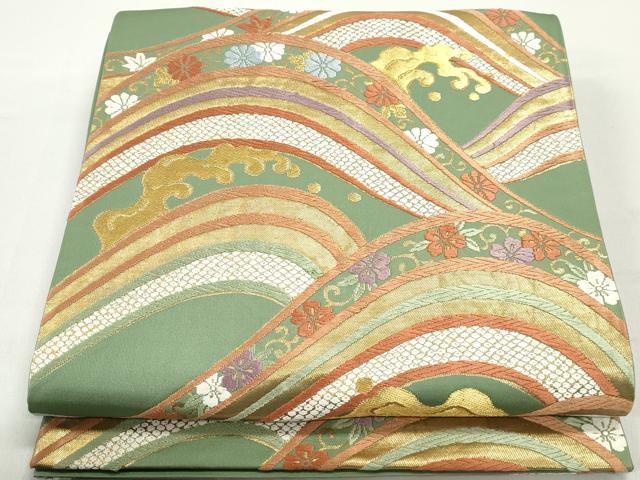 ■■■　サイズ　■■■ 長さ 424cm 幅 30.5cm程 ■■■　商品詳細　■■■ 【正絹・芯なし】 詳細に関しましては、画像をご確認ください。 大変上質な逸品になります。 お安く出品致しますので、是非この機会にいかがでしょうか？ ■■■　注意事項　■■■ ■モニター発色の具合により色合いが異なる場合がございます。 ■寸法は多少の誤差が生じる場合がございますのでご了承ください。 ■縫込みの長さが左右非対称の場合は短い部分を記載しております。 左右非対称であってもご返品・お値引き等の保証は出来かねますので、ご了承の上ご購入をお願い致します。 ■シミ等のチェックには注意を払っておりますが、見落としがある場合もございますし、個人の見解も様々ですので神経質な方のご購入はお控えください。 ■箪笥に入っておりました着物や帯なので畳みシワや匂いがあるものもございます。 ■お休みは基本的に土日祝となりますが、その他臨時でお休みする場合がございますのでご了承ください。 ■商品の発送は平日のみの発送となります。 ■夜間と土曜、日曜日はお問い合わせの回答が遅れる場合がございます。 ■当店では、お直し、紋入れ、お手入れ等は承っておりません。 ■生地の状態（ヤケ、経年劣化等）によってはサイズ直しが出来ない場合がございます。 その点もどうかご了承のうえ、ご購入をお願いいたします。 ■弊社で取り扱う商品は一点ものにつき、時期や在庫状況に応じて金額が変更となる場合がございます。 ■検針は行っておりません。予めご了承いただきますようお願いいたします。 ■【洗える着物】と記載のある商品におきましては、商品お届け後に洗濯を行ってしまってからのご返品にはご対応しかねます。 念の為、専門店でのお手入れをお願いいたします。 ■着物のサイズ目安は下記を参考ください↓ ＜女性着物＞　お端折り次第で＋5cm　−1cmが着用可能サイズ 　例）身丈170cmの場合、身長160cm〜175cm ＜男性着物＞　身丈＋約25cm〜27cm程が適応身長 　例）身丈155cmの場合、身長180〜182cm