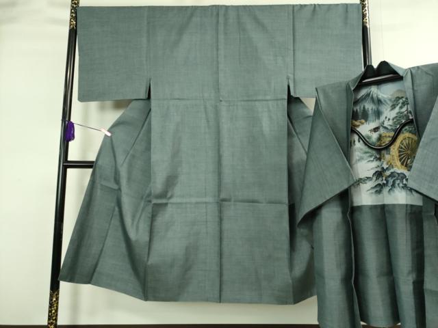 ■■■　サイズ　■■■ 【着物】 身丈 137.5cm（肩から） 裄丈 68cm 袖丈 47.5cm 袖幅 34.5cm 前幅 25.5cm 後幅 31.5cm 着物縫いこみ 内揚げ 5.5cm 裄 お袖側 約 2.5cm　身頃側 約 2.5cm 【羽織】 身丈 90.5cm（肩から） 裄丈 68.5cm 袖丈 48cm 袖幅 35.5cm 前幅 21.5cm 後幅 32cm 裄 お袖側 約 1cm　身頃側 約 2.5cm ■■■　商品詳細　■■■ 【正絹】 状態は特に目立ったシミ汚れなどもなく大変良い状態です。 大変上質な極上の逸品になります。 お安く出品致しますので、是非この機会にいかがでしょうか？ ■■■　注意事項　■■■ ■モニター発色の具合により色合いが異なる場合がございます。 ■寸法は多少の誤差が生じる場合がございますのでご了承ください。 ■縫込みの長さが左右非対称の場合は短い部分を記載しております。 左右非対称であってもご返品・お値引き等の保証は出来かねますので、ご了承の上ご購入をお願い致します。 ■シミ等のチェックには注意を払っておりますが、見落としがある場合もございますし、個人の見解も様々ですので神経質な方のご購入はお控えください。 ■箪笥に入っておりました着物や帯なので畳みシワや匂いがあるものもございます。 ■お休みは基本的に土日祝となりますが、その他臨時でお休みする場合がございますのでご了承ください。 ■商品の発送は平日のみの発送となります。 ■夜間と土曜、日曜日はお問い合わせの回答が遅れる場合がございます。 ■当店では、お直し、紋入れ、お手入れ等は承っておりません。 ■生地の状態（ヤケ、経年劣化等）によってはサイズ直しが出来ない場合がございます。 その点もどうかご了承のうえ、ご購入をお願いいたします。 ■弊社で取り扱う商品は一点ものにつき、時期や在庫状況に応じて金額が変更となる場合がございます。 ■検針は行っておりません。予めご了承いただきますようお願いいたします。 ■【洗える着物】と記載のある商品におきましては、商品お届け後に洗濯を行ってしまってからのご返品にはご対応しかねます。 念の為、専門店でのお手入れをお願いいたします。 ■着物のサイズ目安は下記を参考ください↓ ＜女性着物＞　お端折り次第で＋5?　−10?が着用可能サイズ 　例）身丈170?の場合、身長160?〜175? ＜男性着物＞　身丈＋約25?〜27?程が適応身長 　例）身丈155?の場合、身長180〜182?