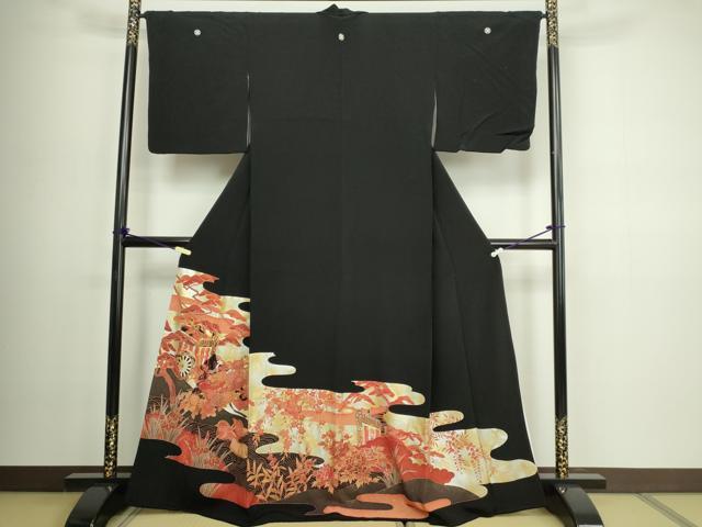 ■■■　サイズ　■■■ 身丈 166cm（肩から） 裄丈 66cm 袖丈 49cm　縫込み 2cm 袖幅 34cm 前幅 24cm 後幅 30cm 着物縫いこみ 内揚げ 2cm 裄 お袖側 約1cm　身頃側 約2cm ■■■　商品詳細　■■■ 【正絹・五つ紋・比翼仕立て】 状態は画像を添付しておりますので、そちらをご確認下さいますよう宜しくお願い致します。 大変上質な逸品になります。 お安く出品致しますので、是非この機会にいかがでしょうか？ ■■■　注意事項　■■■ ■モニター発色の具合により色合いが異なる場合がございます。 ■寸法は多少の誤差が生じる場合がございますのでご了承ください。 ■縫込みの長さが左右非対称の場合は短い部分を記載しております。 左右非対称であってもご返品・お値引き等の保証は出来かねますので、ご了承の上ご購入をお願い致します。 ■シミ等のチェックには注意を払っておりますが、見落としがある場合もございますし、個人の見解も様々ですので神経質な方のご購入はお控えください。 ■箪笥に入っておりました着物や帯なので畳みシワや匂いがあるものもございます。 ■お休みは基本的に土日祝となりますが、その他臨時でお休みする場合がございますのでご了承ください。 ■商品の発送は平日のみの発送となります。 ■夜間と土曜、日曜日はお問い合わせの回答が遅れる場合がございます。 ■当店では、お直し、紋入れ、お手入れ等は承っておりません。 ■生地の状態（ヤケ、経年劣化等）によってはサイズ直しが出来ない場合がございます。 その点もどうかご了承のうえ、ご購入をお願いいたします。 ■弊社で取り扱う商品は一点ものにつき、時期や在庫状況に応じて金額が変更となる場合がございます。 ■検針は行っておりません。予めご了承いただきますようお願いいたします。 ■【洗える着物】と記載のある商品におきましては、商品お届け後に洗濯を行ってしまってからのご返品にはご対応しかねます。 念の為、専門店でのお手入れをお願いいたします。 ■着物のサイズ目安は下記を参考ください↓ ＜女性着物＞　お端折り次第で＋5cm　−1cmが着用可能サイズ 　例）身丈170cmの場合、身長160cm〜175cm ＜男性着物＞　身丈＋約25cm〜27cm程が適応身長 　例）身丈155cmの場合、身長180〜182cm