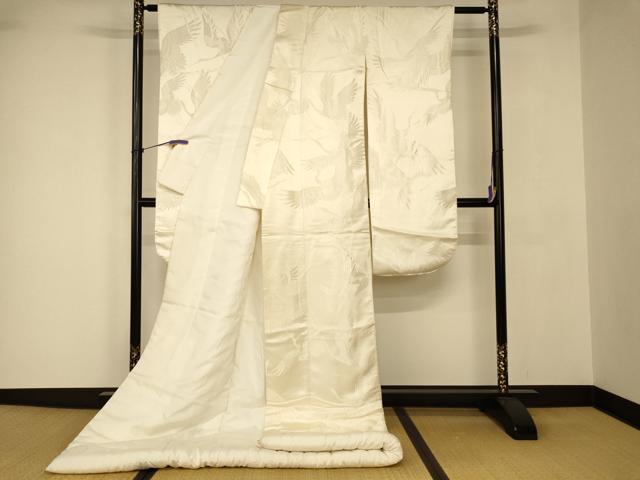 平和屋の平和屋本店●白打掛　白無垢　和装　婚礼　結婚式　花嫁　神社挙式　唐織　飛鶴文　逸品　AABJ2682fw｜アングル2