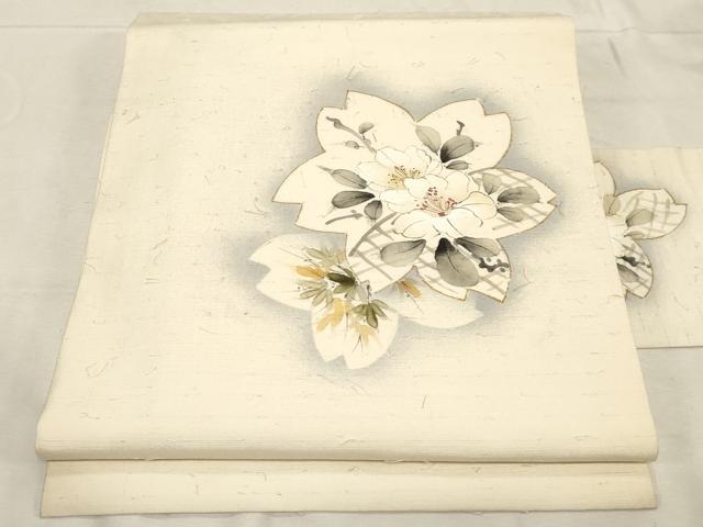 ■■■　サイズ　■■■ 長さ 363.5cm 幅 30cm程 ■■■　商品詳細　■■■ 【正絹】 状態は接写画像のように 太鼓上部に柄移りがございますが その他特に目立ったシミ汚れなどもなく大変良い状態です。 着用時には見えない部分になるかと思いますのであまり気にならずお召になれるかと思います。 大変上質な逸品になります。 お安く出品致しますので、是非この機会にいかがでしょうか？ ■■■　注意事項　■■■ ■モニター発色の具合により色合いが異なる場合がございます。 ■寸法は多少の誤差が生じる場合がございますのでご了承ください。 ■縫込みの長さが左右非対称の場合は短い部分を記載しております。 左右非対称であってもご返品・お値引き等の保証は出来かねますので、ご了承の上ご購入をお願い致します。 ■シミ等のチェックには注意を払っておりますが、見落としがある場合もございますし、個人の見解も様々ですので神経質な方のご購入はお控えください。 ■箪笥に入っておりました着物や帯なので畳みシワや匂いがあるものもございます。 ■お休みは基本的に土日祝となりますが、その他臨時でお休みする場合がございますのでご了承ください。 ■商品の発送は平日のみの発送となります。 ■夜間と土曜、日曜日はお問い合わせの回答が遅れる場合がございます。 ■当店では、お直し、紋入れ、お手入れ等は承っておりません。 ■生地の状態（ヤケ、経年劣化等）によってはサイズ直しが出来ない場合がございます。 その点もどうかご了承のうえ、ご購入をお願いいたします。 ■弊社で取り扱う商品は一点ものにつき、時期や在庫状況に応じて金額が変更となる場合がございます。 ■検針は行っておりません。予めご了承いただきますようお願いいたします。 ■【洗える着物】と記載のある商品におきましては、商品お届け後に洗濯を行ってしまってからのご返品にはご対応しかねます。 念の為、専門店でのお手入れをお願いいたします。 ■着物のサイズ目安は下記を参考ください↓ ＜女性着物＞　お端折り次第で＋5cm　−1cmが着用可能サイズ 　例）身丈170cmの場合、身長160cm〜175cm ＜男性着物＞　身丈＋約25cm〜27cm程が適応身長 　例）身丈155cmの場合、身長180〜182cm