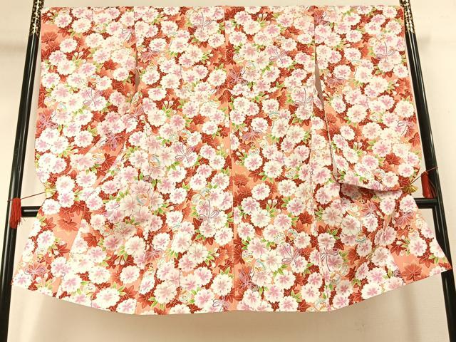 ■■■　サイズ　■■■ 身丈 114cm（肩から） 裄丈 69cm 袖丈 75cm　縫込み 2cm 袖幅 34.5cm 前幅 25cm 後幅 31cm 着物縫いこみ 内揚げ 2cm 裄 お袖側 約4cm　身頃側 約4cm ■■■　商品詳細　■■■ 【化繊】 状態は特に目立ったシミ汚れなどもなく大変良い状態です。 お安く出品致しますので、是非この機会にいかがでしょうか？※ご自身で洗濯された場合の保証はできかねます。 専門店にご相談ください。 ■■■　注意事項　■■■ ■モニター発色の具合により色合いが異なる場合がございます。 ■寸法は多少の誤差が生じる場合がございますのでご了承ください。 ■縫込みの長さが左右非対称の場合は短い部分を記載しております。 左右非対称であってもご返品・お値引き等の保証は出来かねますので、ご了承の上ご購入をお願い致します。 ■シミ等のチェックには注意を払っておりますが、見落としがある場合もございますし、個人の見解も様々ですので神経質な方のご購入はお控えください。 ■箪笥に入っておりました着物や帯なので畳みシワや匂いがあるものもございます。 ■お休みは基本的に土日祝となりますが、その他臨時でお休みする場合がございますのでご了承ください。 ■商品の発送は平日のみの発送となります。 ■夜間と土曜、日曜日はお問い合わせの回答が遅れる場合がございます。 ■当店では、お直し、紋入れ、お手入れ等は承っておりません。 ■生地の状態（ヤケ、経年劣化等）によってはサイズ直しが出来ない場合がございます。 その点もどうかご了承のうえ、ご購入をお願いいたします。 ■弊社で取り扱う商品は一点ものにつき、時期や在庫状況に応じて金額が変更となる場合がございます。 ■検針は行っておりません。予めご了承いただきますようお願いいたします。 ■【洗える着物】と記載のある商品におきましては、商品お届け後に洗濯を行ってしまってからのご返品にはご対応しかねます。 念の為、専門店でのお手入れをお願いいたします。 ■着物のサイズ目安は下記を参考ください↓ ＜女性着物＞　お端折り次第で＋5cm　−1cmが着用可能サイズ 　例）身丈170cmの場合、身長160cm〜175cm ＜男性着物＞　身丈＋約25cm〜27cm程が適応身長 　例）身丈155cmの場合、身長180〜182cm