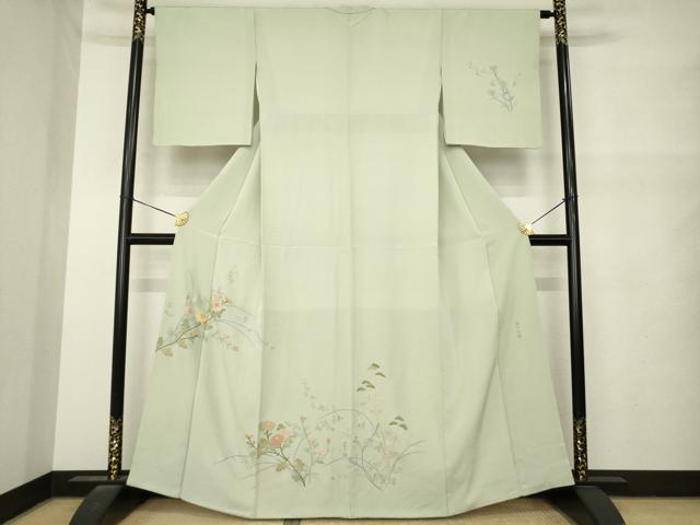 ■■■　サイズ　■■■ 身丈 161cm（肩から） 裄丈 64cm 袖丈 49cm　縫込み 5cm 袖幅 32cm 前幅 22cm 後幅 28cm 着物縫いこみ 内揚げ 2cm 裄 お袖側 約3cm　身頃側 約2cm ■■■　商品詳細　■■■ 【正絹】 状態は特に目立ったシミ汚れなどもなく大変良い状態です。 大変上質な逸品になります。 お安く出品致しますので、是非この機会にいかがでしょうか？ ■■■　注意事項　■■■ ■モニター発色の具合により色合いが異なる場合がございます。 ■寸法は多少の誤差が生じる場合がございますのでご了承ください。 ■縫込みの長さが左右非対称の場合は短い部分を記載しております。 左右非対称であってもご返品・お値引き等の保証は出来かねますので、ご了承の上ご購入をお願い致します。 ■シミ等のチェックには注意を払っておりますが、見落としがある場合もございますし、個人の見解も様々ですので神経質な方のご購入はお控えください。 ■箪笥に入っておりました着物や帯なので畳みシワや匂いがあるものもございます。 ■お休みは基本的に土日祝となりますが、その他臨時でお休みする場合がございますのでご了承ください。 ■商品の発送は平日のみの発送となります。 ■夜間と土曜、日曜日はお問い合わせの回答が遅れる場合がございます。 ■当店では、お直し、紋入れ、お手入れ等は承っておりません。 ■生地の状態（ヤケ、経年劣化等）によってはサイズ直しが出来ない場合がございます。 その点もどうかご了承のうえ、ご購入をお願いいたします。 ■弊社で取り扱う商品は一点ものにつき、時期や在庫状況に応じて金額が変更となる場合がございます。 ■検針は行っておりません。予めご了承いただきますようお願いいたします。 ■【洗える着物】と記載のある商品におきましては、商品お届け後に洗濯を行ってしまってからのご返品にはご対応しかねます。 念の為、専門店でのお手入れをお願いいたします。 ■写真に写っている物が全てになります。それ以外の付属品はございませんのでご了承ください。 ■状態に関する写真につきましては、掲載可能な写真枚数に限りがあるため、各箇所につき1枚参考画像を掲載しております。 ■着物のサイズ目安は下記を参考ください↓ ＜女性着物＞　お端折り次第で＋5cm　−1cmが着用可能サイズ 　例）身丈170cmの場合、身長160cm〜175cm ＜男性着物＞　身丈＋約25cm〜27cm程が適応身長 　例）身丈155cmの場合、身長180〜182cm