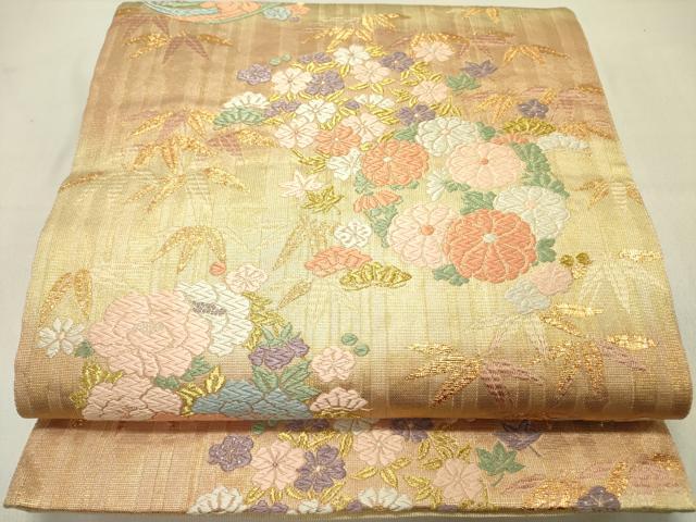 ■■■　サイズ　■■■ 長さ 428cm 幅 30cm程 ■■■　商品詳細　■■■ 【正絹】 状態は接写画像のように裏地に薄い汚れがございますがその他表地は特に目立ったシミ汚れなどもなく大変良い状態です。 着用時には見えない部分になるかと思いますのであまり気にならずお召になれるかと思います。 大変上質な逸品になります。 お安く出品致しますので、是非この機会にいかがでしょうか？ ■■■　注意事項　■■■ ■モニター発色の具合により色合いが異なる場合がございます。 ■寸法は多少の誤差が生じる場合がございますのでご了承ください。 ■縫込みの長さが左右非対称の場合は短い部分を記載しております。 左右非対称であってもご返品・お値引き等の保証は出来かねますので、ご了承の上ご購入をお願い致します。 ■シミ等のチェックには注意を払っておりますが、見落としがある場合もございますし、個人の見解も様々ですので神経質な方のご購入はお控えください。 ■箪笥に入っておりました着物や帯なので畳みシワや匂いがあるものもございます。 ■お休みは基本的に土日祝となりますが、その他臨時でお休みする場合がございますのでご了承ください。 ■商品の発送は平日のみの発送となります。 ■夜間と土曜、日曜日はお問い合わせの回答が遅れる場合がございます。 ■当店では、お直し、紋入れ、お手入れ等は承っておりません。 ■生地の状態（ヤケ、経年劣化等）によってはサイズ直しが出来ない場合がございます。 その点もどうかご了承のうえ、ご購入をお願いいたします。 ■弊社で取り扱う商品は一点ものにつき、時期や在庫状況に応じて金額が変更となる場合がございます。 ■検針は行っておりません。予めご了承いただきますようお願いいたします。 ■【洗える着物】と記載のある商品におきましては、商品お届け後に洗濯を行ってしまってからのご返品にはご対応しかねます。 念の為、専門店でのお手入れをお願いいたします。 ■着物のサイズ目安は下記を参考ください↓ ＜女性着物＞　お端折り次第で＋5cm　−1cmが着用可能サイズ 　例）身丈170cmの場合、身長160cm〜175cm ＜男性着物＞　身丈＋約25cm〜27cm程が適応身長 　例）身丈155cmの場合、身長180〜182cm