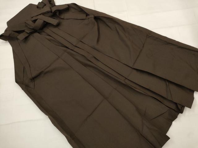 ■■■　サイズ　■■■ 紐下丈　約85cm ■■■　商品詳細　■■■ 【正絹】 状態は画像を添付しておりますので、そちらをご確認下さいますよう宜しくお願い致します。 大変上質な逸品になります。 お安く出品致しますので、是非この機会にいかがでしょうか？ ■■■　注意事項　■■■ ■モニター発色の具合により色合いが異なる場合がございます。 ■寸法は多少の誤差が生じる場合がございますのでご了承ください。 ■縫込みの長さが左右非対称の場合は短い部分を記載しております。 左右非対称であってもご返品・お値引き等の保証は出来かねますので、ご了承の上ご購入をお願い致します。 ■シミ等のチェックには注意を払っておりますが、見落としがある場合もございますし、個人の見解も様々ですので神経質な方のご購入はお控えください。 ■箪笥に入っておりました着物や帯なので畳みシワや匂いがあるものもございます。 ■お休みは基本的に土日祝となりますが、その他臨時でお休みする場合がございますのでご了承ください。 ■商品の発送は平日のみの発送となります。 ■夜間と土曜、日曜日はお問い合わせの回答が遅れる場合がございます。 ■当店では、お直し、紋入れ、お手入れ等は承っておりません。 ■生地の状態（ヤケ、経年劣化等）によってはサイズ直しが出来ない場合がございます。 その点もどうかご了承のうえ、ご購入をお願いいたします。 ■弊社で取り扱う商品は一点ものにつき、時期や在庫状況に応じて金額が変更となる場合がございます。 ■検針は行っておりません。予めご了承いただきますようお願いいたします。 ■【洗える着物】と記載のある商品におきましては、商品お届け後に洗濯を行ってしまってからのご返品にはご対応しかねます。 念の為、専門店でのお手入れをお願いいたします。 ■写真に写っている物が全てになります。それ以外の付属品はございませんのでご了承ください。 ■状態に関する写真につきましては、掲載可能な写真枚数に限りがあるため、各箇所につき1枚参考画像を掲載しております。 ■着物のサイズ目安は下記を参考ください↓ ＜女性着物＞　お端折り次第で＋5cm　−1cmが着用可能サイズ 　例）身丈170cmの場合、身長160cm〜175cm ＜男性着物＞　身丈＋約25cm〜27cm程が適応身長 　例）身丈155cmの場合、身長180〜182cm