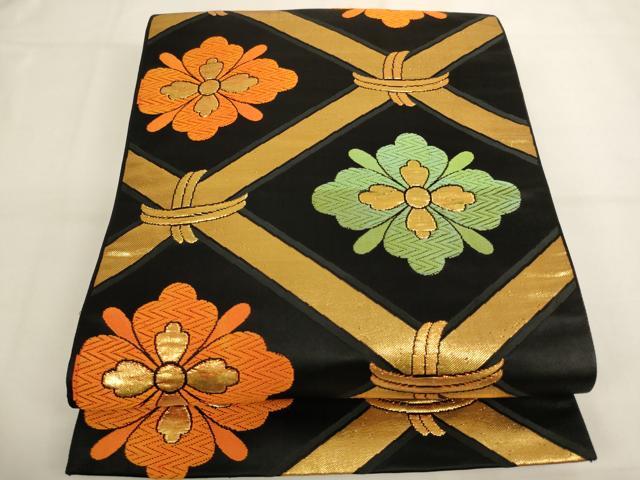 ■■■　サイズ　■■■ 【帯】 長さ 380cm　幅 26.5cm程 ■■■　商品詳細　■■■ 袋帯【正絹・芯なし】の状態は接写画像のように表地所々に焼けがございます。 大変上質な逸品になります。 お安く出品致しますので、是非この機会にいかがでしょうか？ ■■■　注意事項　■■■ ■モニター発色の具合により色合いが異なる場合がございます。 ■寸法は多少の誤差が生じる場合がございますのでご了承ください。 ■縫込みの長さが左右非対称の場合は短い部分を記載しております。 左右非対称であってもご返品・お値引き等の保証は出来かねますので、ご了承の上ご購入をお願い致します。 ■シミ等のチェックには注意を払っておりますが、見落としがある場合もございますし、個人の見解も様々ですので神経質な方のご購入はお控えください。 ■箪笥に入っておりました着物や帯なので畳みシワや匂いがあるものもございます。 ■お休みは基本的に土日祝となりますが、その他臨時でお休みする場合がございますのでご了承ください。 ■商品の発送は平日のみの発送となります。 ■夜間と土曜、日曜日はお問い合わせの回答が遅れる場合がございます。 ■当店では、お直し、紋入れ、お手入れ等は承っておりません。 ■生地の状態（ヤケ、経年劣化等）によってはサイズ直しが出来ない場合がございます。 その点もどうかご了承のうえ、ご購入をお願いいたします。 ■弊社で取り扱う商品は一点ものにつき、時期や在庫状況に応じて金額が変更となる場合がございます。 ■検針は行っておりません。予めご了承いただきますようお願いいたします。 ■【洗える着物】と記載のある商品におきましては、商品お届け後に洗濯を行ってしまってからのご返品にはご対応しかねます。 念の為、専門店でのお手入れをお願いいたします。 ■写真に写っている物が全てになります。それ以外の付属品はございませんのでご了承ください。 ■状態に関する写真につきましては、掲載可能な写真枚数に限りがあるため、各箇所につき1枚参考画像を掲載しております。 ■着物のサイズ目安は下記を参考ください↓ ＜女性着物＞　お端折り次第で＋5cm　−1cmが着用可能サイズ 　例）身丈170cmの場合、身長160cm〜175cm ＜男性着物＞　身丈＋約25cm〜27cm程が適応身長 　例）身丈155cmの場合、身長180〜182cm