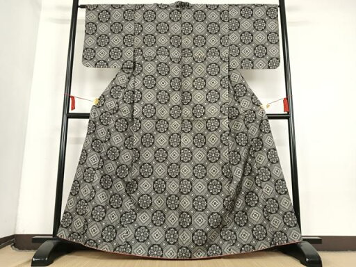 平和屋着物■上質な紬 亀甲花文 黒地 正絹 逸品 AAAM9097zg 平和屋着物■上質な紬 亀甲花文 黒地 正絹 逸品 AAAM9097zg