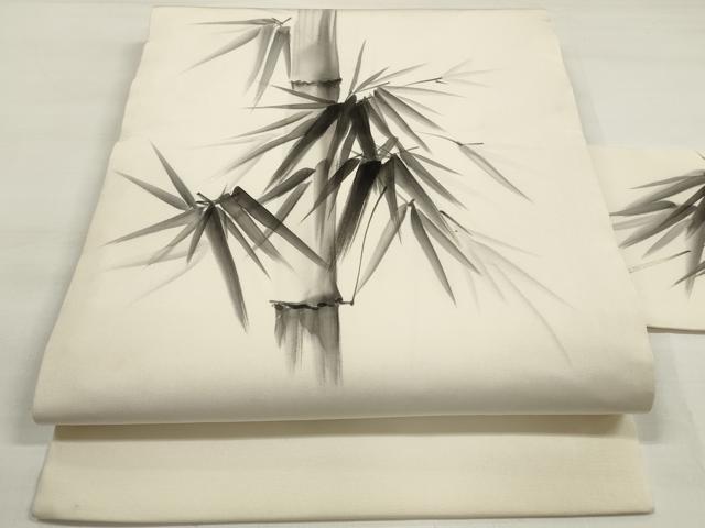 ■■■　サイズ　■■■ 長さ 381.5cm 幅 30cm程 ■■■　商品詳細　■■■ 【正絹】 詳細に関しましては、画像をご確認ください。 大変上質な逸品になります。 お安く出品致しますので、是非この機会にいかがでしょうか？ ■■■　注意事項　■■■ ■モニター発色の具合により色合いが異なる場合がございます。 ■寸法は多少の誤差が生じる場合がございますのでご了承ください。 ■縫込みの長さが左右非対称の場合は短い部分を記載しております。 左右非対称であってもご返品・お値引き等の保証は出来かねますので、ご了承の上ご購入をお願い致します。 ■シミ等のチェックには注意を払っておりますが、見落としがある場合もございますし、個人の見解も様々ですので神経質な方のご購入はお控えください。 ■箪笥に入っておりました着物や帯なので畳みシワや匂いがあるものもございます。 ■お休みは基本的に土日祝となりますが、その他臨時でお休みする場合がございますのでご了承ください。 ■商品の発送は平日のみの発送となります。 ■夜間と土曜、日曜日はお問い合わせの回答が遅れる場合がございます。 ■当店では、お直し、紋入れ、お手入れ等は承っておりません。 ■生地の状態（ヤケ、経年劣化等）によってはサイズ直しが出来ない場合がございます。 その点もどうかご了承のうえ、ご購入をお願いいたします。 ■弊社で取り扱う商品は一点ものにつき、時期や在庫状況に応じて金額が変更となる場合がございます。 ■検針は行っておりません。予めご了承いただきますようお願いいたします。 ■【洗える着物】と記載のある商品におきましては、商品お届け後に洗濯を行ってしまってからのご返品にはご対応しかねます。 念の為、専門店でのお手入れをお願いいたします。 ■着物のサイズ目安は下記を参考ください↓ ＜女性着物＞　お端折り次第で＋5cm　−1cmが着用可能サイズ 　例）身丈170cmの場合、身長160cm〜175cm ＜男性着物＞　身丈＋約25cm〜27cm程が適応身長 　例）身丈155cmの場合、身長180〜182cm