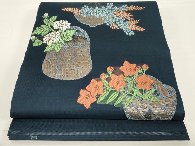 ■■■　サイズ　■■■ 長さ 426cm 幅 30cm程 ■■■　商品詳細　■■■ 【正絹】 状態は接写画像のように 太鼓上部から手先にかけて折山の線汚れ、胴回りに薄い汚れがございますが その他特に目立ったシミ汚れなどもなく大変良い状態です。 川島織物は明治24年、国内業者で初の宮内省御用達となるなど、 創業以来、技術と品質、独自のデザイン表現力にとことんこだわり続け、 今や、「三本線に軍配マークの川島の帯は最高級」 といわれるトップブランドです。 大変上質な逸品になります。 お安く出品致しますので、是非この機会にいかがでしょうか？ ■■■　注意事項　■■■ ■モニター発色の具合により色合いが異なる場合がございます。 ■寸法は多少の誤差が生じる場合がございますのでご了承ください。 ■縫込みの長さが左右非対称の場合は短い部分を記載しております。 左右非対称であってもご返品・お値引き等の保証は出来かねますので、ご了承の上ご購入をお願い致します。 ■シミ等のチェックには注意を払っておりますが、見落としがある場合もございますし、個人の見解も様々ですので神経質な方のご購入はお控えください。 ■箪笥に入っておりました着物や帯なので畳みシワや匂いがあるものもございます。 ■お休みは基本的に土日祝となりますが、その他臨時でお休みする場合がございますのでご了承ください。 ■商品の発送は平日のみの発送となります。 ■夜間と土曜、日曜日はお問い合わせの回答が遅れる場合がございます。 ■当店では、お直し、紋入れ、お手入れ等は承っておりません。 ■生地の状態（ヤケ、経年劣化等）によってはサイズ直しが出来ない場合がございます。 その点もどうかご了承のうえ、ご購入をお願いいたします。 ■弊社で取り扱う商品は一点ものにつき、時期や在庫状況に応じて金額が変更となる場合がございます。 ■検針は行っておりません。予めご了承いただきますようお願いいたします。 ■【洗える着物】と記載のある商品におきましては、商品お届け後に洗濯を行ってしまってからのご返品にはご対応しかねます。 念の為、専門店でのお手入れをお願いいたします。 ■着物のサイズ目安は下記を参考ください↓ ＜女性着物＞　お端折り次第で＋5cm　−1cmが着用可能サイズ 　例）身丈170cmの場合、身長160cm〜175cm ＜男性着物＞　身丈＋約25cm〜27cm程が適応身長 　例）身丈155cmの場合、身長180〜182cm