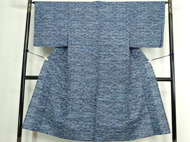 ■■■　サイズ　■■■ 身丈 137cm（肩から） 裄丈 64.5cm 袖丈 49cm　縫込み 4cm 袖幅 33.5cm 前幅 24.5cm 後幅 30cm 着物縫いこみ 内揚げ 9.5cm 裄 お袖側 約4cm　身頃側 約4cm ■■■　商品詳細　■■■ 【綿】 状態は特に目立ったシミ汚れなどもなく大変良い状態です。 大変上質な逸品になります。 お安く出品致しますので、是非この機会にいかがでしょうか？ ■■■　注意事項　■■■ ■モニター発色の具合により色合いが異なる場合がございます。 ■寸法は多少の誤差が生じる場合がございますのでご了承ください。 ■縫込みの長さが左右非対称の場合は短い部分を記載しております。 左右非対称であってもご返品・お値引き等の保証は出来かねますので、ご了承の上ご購入をお願い致します。 ■シミ等のチェックには注意を払っておりますが、見落としがある場合もございますし、個人の見解も様々ですので神経質な方のご購入はお控えください。 ■箪笥に入っておりました着物や帯なので畳みシワや匂いがあるものもございます。 ■お休みは基本的に土日祝となりますが、その他臨時でお休みする場合がございますのでご了承ください。 ■商品の発送は平日のみの発送となります。 ■夜間と土曜、日曜日はお問い合わせの回答が遅れる場合がございます。 ■当店では、お直し、紋入れ、お手入れ等は承っておりません。 ■生地の状態（ヤケ、経年劣化等）によってはサイズ直しが出来ない場合がございます。 その点もどうかご了承のうえ、ご購入をお願いいたします。 ■弊社で取り扱う商品は一点ものにつき、時期や在庫状況に応じて金額が変更となる場合がございます。 ■検針は行っておりません。予めご了承いただきますようお願いいたします。 ■【洗える着物】と記載のある商品におきましては、商品お届け後に洗濯を行ってしまってからのご返品にはご対応しかねます。 念の為、専門店でのお手入れをお願いいたします。 ■写真に写っている物が全てになります。それ以外の付属品はございませんのでご了承ください。 ■状態に関する写真につきましては、掲載可能な写真枚数に限りがあるため、各箇所につき1枚参考画像を掲載しております。 ■着物のサイズ目安は下記を参考ください↓ ＜女性着物＞　お端折り次第で＋5cm　−1cmが着用可能サイズ 　例）身丈170cmの場合、身長160cm〜175cm ＜男性着物＞　身丈＋約25cm〜27cm程が適応身長 　例）身丈155cmの場合、身長180〜182cm