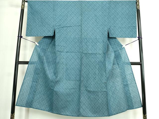 ■■■　サイズ　■■■ 身丈 138cm（肩から） 裄丈 66.5cm 袖丈 49cm　縫込み 3cm 袖幅 34cm 前幅 25cm 後幅 30.5cm 着物縫いこみ 内揚げ 6cm 裄 お袖側 約1.5cm　身頃側 約1cm ■■■　商品詳細　■■■ 【綿】 状態は接写画像のように肩当てに薄い汚れがございますがその他表地は特に目立ったシミ汚れなどもなく大変良い状態です。 大変上質な逸品になります。 お安く出品致しますので、是非この機会にいかがでしょうか？ ■■■　注意事項　■■■ ■モニター発色の具合により色合いが異なる場合がございます。 ■寸法は多少の誤差が生じる場合がございますのでご了承ください。 ■縫込みの長さが左右非対称の場合は短い部分を記載しております。 左右非対称であってもご返品・お値引き等の保証は出来かねますので、ご了承の上ご購入をお願い致します。 ■シミ等のチェックには注意を払っておりますが、見落としがある場合もございますし、個人の見解も様々ですので神経質な方のご購入はお控えください。 ■箪笥に入っておりました着物や帯なので畳みシワや匂いがあるものもございます。 ■お休みは基本的に土日祝となりますが、その他臨時でお休みする場合がございますのでご了承ください。 ■商品の発送は平日のみの発送となります。 ■夜間と土曜、日曜日はお問い合わせの回答が遅れる場合がございます。 ■当店では、お直し、紋入れ、お手入れ等は承っておりません。 ■生地の状態（ヤケ、経年劣化等）によってはサイズ直しが出来ない場合がございます。 その点もどうかご了承のうえ、ご購入をお願いいたします。 ■弊社で取り扱う商品は一点ものにつき、時期や在庫状況に応じて金額が変更となる場合がございます。 ■検針は行っておりません。予めご了承いただきますようお願いいたします。 ■【洗える着物】と記載のある商品におきましては、商品お届け後に洗濯を行ってしまってからのご返品にはご対応しかねます。 念の為、専門店でのお手入れをお願いいたします。 ■写真に写っている物が全てになります。それ以外の付属品はございませんのでご了承ください。 ■状態に関する写真につきましては、掲載可能な写真枚数に限りがあるため、各箇所につき1枚参考画像を掲載しております。 ■着物のサイズ目安は下記を参考ください↓ ＜女性着物＞　お端折り次第で＋5cm　−1cmが着用可能サイズ 　例）身丈170cmの場合、身長160cm〜175cm ＜男性着物＞　身丈＋約25cm〜27cm程が適応身長 　例）身丈155cmの場合、身長180〜182cm