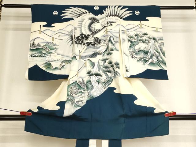 ■■■　サイズ　■■■ 【着物】 身丈 97cm（肩から） 裄丈 45cm 袖丈 56cm ■■■　商品詳細　■■■ 産着【正絹・五つ紋】の状態は接写画像のように後身頃・下前・上前に汚れがございますが その他特に目立ったシミ汚れなどもなく大変良い状態です。 長襦袢【化繊】の状態は特に目立ったシミ汚れなどもなく大変良い状態です。 大変上質な逸品になります。 お安く出品致しますので、是非この機会にいかがでしょうか？ ※長襦袢は着物とセットになっております。 ■■■　注意事項　■■■ ■モニター発色の具合により色合いが異なる場合がございます。 ■寸法は多少の誤差が生じる場合がございますのでご了承ください。 ■縫込みの長さが左右非対称の場合は短い部分を記載しております。 左右非対称であってもご返品・お値引き等の保証は出来かねますので、ご了承の上ご購入をお願い致します。 ■シミ等のチェックには注意を払っておりますが、見落としがある場合もございますし、個人の見解も様々ですので神経質な方のご購入はお控えください。 ■箪笥に入っておりました着物や帯なので畳みシワや匂いがあるものもございます。 ■お休みは基本的に土日祝となりますが、その他臨時でお休みする場合がございますのでご了承ください。 ■商品の発送は平日のみの発送となります。 ■夜間と土曜、日曜日はお問い合わせの回答が遅れる場合がございます。 ■当店では、お直し、紋入れ、お手入れ等は承っておりません。 ■生地の状態（ヤケ、経年劣化等）によってはサイズ直しが出来ない場合がございます。 その点もどうかご了承のうえ、ご購入をお願いいたします。 ■弊社で取り扱う商品は一点ものにつき、時期や在庫状況に応じて金額が変更となる場合がございます。 ■検針は行っておりません。予めご了承いただきますようお願いいたします。 ■【洗える着物】と記載のある商品におきましては、商品お届け後に洗濯を行ってしまってからのご返品にはご対応しかねます。 念の為、専門店でのお手入れをお願いいたします。 ■写真に写っている物が全てになります。それ以外の付属品はございませんのでご了承ください。 ■状態に関する写真につきましては、掲載可能な写真枚数に限りがあるため、各箇所につき1枚参考画像を掲載しております。 ■着物のサイズ目安は下記を参考ください↓ ＜女性着物＞　お端折り次第で＋5cm　−1cmが着用可能サイズ 　例）身丈170cmの場合、身長160cm〜175cm ＜男性着物＞　身丈＋約25cm〜27cm程が適応身長 　例）身丈155cmの場合、身長180〜182cm