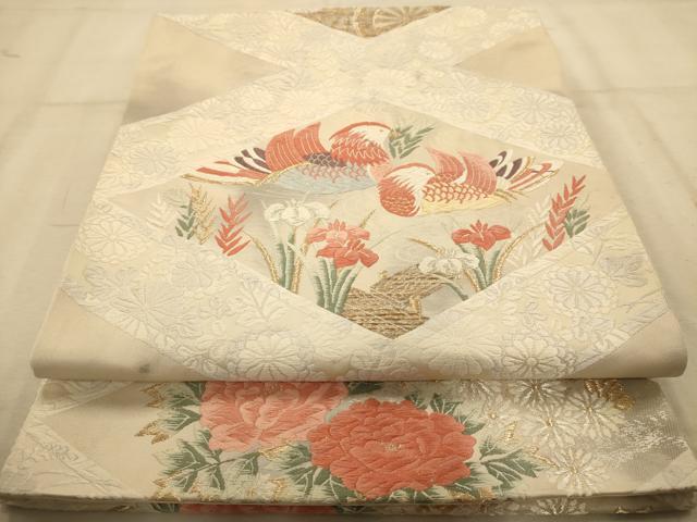 ■■■　サイズ　■■■ 長さ 420cm 幅 30cm程 ■■■　商品詳細　■■■ 【正絹・芯なし】 詳細に関しましては、画像をご確認ください。 大変上質な逸品になります。 お安く出品致しますので、是非この機会にいかがでしょうか？ ■■■　注意事項　■■■ ■モニター発色の具合により色合いが異なる場合がございます。 ■寸法は多少の誤差が生じる場合がございますのでご了承ください。 ■縫込みの長さが左右非対称の場合は短い部分を記載しております。 左右非対称であってもご返品・お値引き等の保証は出来かねますので、ご了承の上ご購入をお願い致します。 ■シミ等のチェックには注意を払っておりますが、見落としがある場合もございますし、個人の見解も様々ですので神経質な方のご購入はお控えください。 ■箪笥に入っておりました着物や帯なので畳みシワや匂いがあるものもございます。 ■お休みは基本的に土日祝となりますが、その他臨時でお休みする場合がございますのでご了承ください。 ■商品の発送は平日のみの発送となります。 ■夜間と土曜、日曜日はお問い合わせの回答が遅れる場合がございます。 ■当店では、お直し、紋入れ、お手入れ等は承っておりません。 ■生地の状態（ヤケ、経年劣化等）によってはサイズ直しが出来ない場合がございます。 その点もどうかご了承のうえ、ご購入をお願いいたします。 ■弊社で取り扱う商品は一点ものにつき、時期や在庫状況に応じて金額が変更となる場合がございます。 ■検針は行っておりません。予めご了承いただきますようお願いいたします。 ■【洗える着物】と記載のある商品におきましては、商品お届け後に洗濯を行ってしまってからのご返品にはご対応しかねます。 念の為、専門店でのお手入れをお願いいたします。 ■着物のサイズ目安は下記を参考ください↓ ＜女性着物＞　お端折り次第で＋5cm　−1cmが着用可能サイズ 　例）身丈170cmの場合、身長160cm〜175cm ＜男性着物＞　身丈＋約25cm〜27cm程が適応身長 　例）身丈155cmの場合、身長180〜182cm