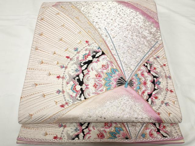 ■■■　サイズ　■■■ 長さ 428cm 幅 30.5cm程 ■■■　商品詳細　■■■ 【正絹・関西仕立て】 詳細に関しましては、画像をご確認ください。 大変上質な逸品になります。 お安く出品致しますので、是非この機会にいかがでしょうか？ ※汚れ等に関しましては、着用時には見えない部分になるかと思いますのであまり気にならずお召になれるかと思います。 ■■■　注意事項　■■■ ■モニター発色の具合により色合いが異なる場合がございます。 ■寸法は多少の誤差が生じる場合がございますのでご了承ください。 ■縫込みの長さが左右非対称の場合は短い部分を記載しております。 左右非対称であってもご返品・お値引き等の保証は出来かねますので、ご了承の上ご購入をお願い致します。 ■シミ等のチェックには注意を払っておりますが、見落としがある場合もございますし、個人の見解も様々ですので神経質な方のご購入はお控えください。 ■箪笥に入っておりました着物や帯なので畳みシワや匂いがあるものもございます。 ■お休みは基本的に土日祝となりますが、その他臨時でお休みする場合がございますのでご了承ください。 ■商品の発送は平日のみの発送となります。 ■夜間と土曜、日曜日はお問い合わせの回答が遅れる場合がございます。 ■当店では、お直し、紋入れ、お手入れ等は承っておりません。 ■生地の状態（ヤケ、経年劣化等）によってはサイズ直しが出来ない場合がございます。 その点もどうかご了承のうえ、ご購入をお願いいたします。 ■弊社で取り扱う商品は一点ものにつき、時期や在庫状況に応じて金額が変更となる場合がございます。 ■検針は行っておりません。予めご了承いただきますようお願いいたします。 ■【洗える着物】と記載のある商品におきましては、商品お届け後に洗濯を行ってしまってからのご返品にはご対応しかねます。 念の為、専門店でのお手入れをお願いいたします。 ■着物のサイズ目安は下記を参考ください↓ ＜女性着物＞　お端折り次第で＋5cm　−1cmが着用可能サイズ 　例）身丈170cmの場合、身長160cm〜175cm ＜男性着物＞　身丈＋約25cm〜27cm程が適応身長 　例）身丈155cmの場合、身長180〜182cm