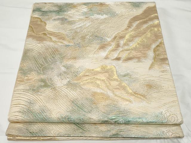 ■■■　サイズ　■■■ 長さ 400cm 幅 31cm程 ■■■　商品詳細　■■■ 【正絹・芯なし】 詳細に関しましては、画像をご確認ください。 大変上質な逸品になります。 お安く出品致しますので、是非この機会にいかがでしょうか？ ※汚れ等に関しましては、着用時には見えない部分になるかと思いますのであまり気にならずお召になれるかと思います。 ■■■　注意事項　■■■ ■モニター発色の具合により色合いが異なる場合がございます。 ■寸法は多少の誤差が生じる場合がございますのでご了承ください。 ■縫込みの長さが左右非対称の場合は短い部分を記載しております。 左右非対称であってもご返品・お値引き等の保証は出来かねますので、ご了承の上ご購入をお願い致します。 ■シミ等のチェックには注意を払っておりますが、見落としがある場合もございますし、個人の見解も様々ですので神経質な方のご購入はお控えください。 ■箪笥に入っておりました着物や帯なので畳みシワや匂いがあるものもございます。 ■お休みは基本的に土日祝となりますが、その他臨時でお休みする場合がございますのでご了承ください。 ■商品の発送は平日のみの発送となります。 ■夜間と土曜、日曜日はお問い合わせの回答が遅れる場合がございます。 ■当店では、お直し、紋入れ、お手入れ等は承っておりません。 ■生地の状態（ヤケ、経年劣化等）によってはサイズ直しが出来ない場合がございます。 その点もどうかご了承のうえ、ご購入をお願いいたします。 ■弊社で取り扱う商品は一点ものにつき、時期や在庫状況に応じて金額が変更となる場合がございます。 ■検針は行っておりません。予めご了承いただきますようお願いいたします。 ■【洗える着物】と記載のある商品におきましては、商品お届け後に洗濯を行ってしまってからのご返品にはご対応しかねます。 念の為、専門店でのお手入れをお願いいたします。 ■着物のサイズ目安は下記を参考ください↓ ＜女性着物＞　お端折り次第で＋5cm　−1cmが着用可能サイズ 　例）身丈170cmの場合、身長160cm〜175cm ＜男性着物＞　身丈＋約25cm〜27cm程が適応身長 　例）身丈155cmの場合、身長180〜182cm