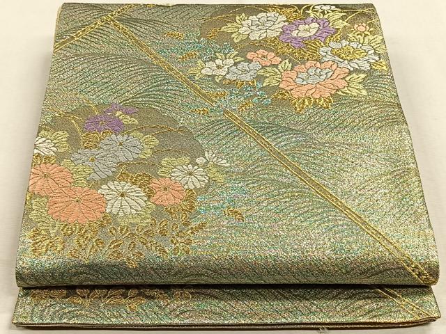 ■■■　サイズ　■■■ 長さ 424cm 幅 30.5cm程 ■■■　商品詳細　■■■ 【正絹・芯無し】 詳細に関しましては、画像をご確認ください。 大変上質な逸品になります。 お安く出品致しますので、是非この機会にいかがでしょうか？ ■■■　注意事項　■■■ ■モニター発色の具合により色合いが異なる場合がございます。 ■寸法は多少の誤差が生じる場合がございますのでご了承ください。 ■縫込みの長さが左右非対称の場合は短い部分を記載しております。 左右非対称であってもご返品・お値引き等の保証は出来かねますので、ご了承の上ご購入をお願い致します。 ■シミ等のチェックには注意を払っておりますが、見落としがある場合もございますし、個人の見解も様々ですので神経質な方のご購入はお控えください。 ■箪笥に入っておりました着物や帯なので畳みシワや匂いがあるものもございます。 ■お休みは基本的に土日祝となりますが、その他臨時でお休みする場合がございますのでご了承ください。 ■商品の発送は平日のみの発送となります。 ■夜間と土曜、日曜日はお問い合わせの回答が遅れる場合がございます。 ■当店では、お直し、紋入れ、お手入れ等は承っておりません。 ■生地の状態（ヤケ、経年劣化等）によってはサイズ直しが出来ない場合がございます。 その点もどうかご了承のうえ、ご購入をお願いいたします。 ■弊社で取り扱う商品は一点ものにつき、時期や在庫状況に応じて金額が変更となる場合がございます。 ■検針は行っておりません。予めご了承いただきますようお願いいたします。 ■【洗える着物】と記載のある商品におきましては、商品お届け後に洗濯を行ってしまってからのご返品にはご対応しかねます。 念の為、専門店でのお手入れをお願いいたします。 ■着物のサイズ目安は下記を参考ください↓ ＜女性着物＞　お端折り次第で＋5cm　−1cmが着用可能サイズ 　例）身丈170cmの場合、身長160cm〜175cm ＜男性着物＞　身丈＋約25cm〜27cm程が適応身長 　例）身丈155cmの場合、身長180〜182cm