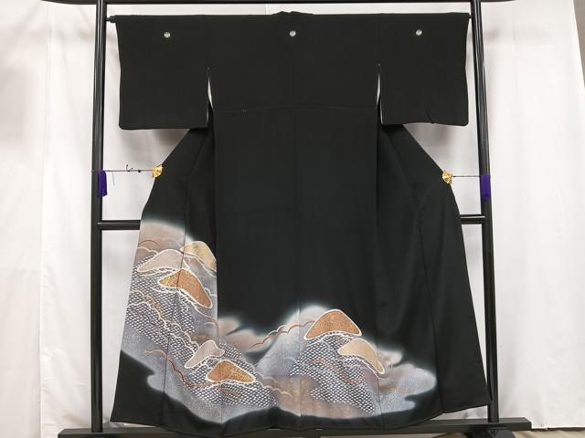 Kurotome - 平和屋着物■豪華黒留袖　駒刺繍　流水松文　暈し染め　金彩　正絹　逸品　AAAV5094mf