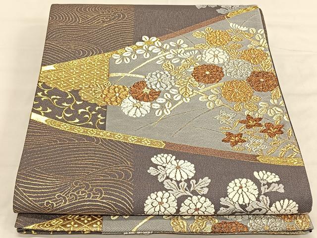 ■■■　サイズ　■■■ 長さ 432cm 幅 31cm程 ■■■　商品詳細　■■■ 【正絹】 詳細に関しましては、画像をご確認ください。 大変上質な逸品になります。 お安く出品致しますので、是非この機会にいかがでしょうか？ ■■■　注意事項　■■■ ■モニター発色の具合により色合いが異なる場合がございます。 ■寸法は多少の誤差が生じる場合がございますのでご了承ください。 ■縫込みの長さが左右非対称の場合は短い部分を記載しております。 左右非対称であってもご返品・お値引き等の保証は出来かねますので、ご了承の上ご購入をお願い致します。 ■シミ等のチェックには注意を払っておりますが、見落としがある場合もございますし、個人の見解も様々ですので神経質な方のご購入はお控えください。 ■箪笥に入っておりました着物や帯なので畳みシワや匂いがあるものもございます。 ■お休みは基本的に土日祝となりますが、その他臨時でお休みする場合がございますのでご了承ください。 ■商品の発送は平日のみの発送となります。 ■夜間と土曜、日曜日はお問い合わせの回答が遅れる場合がございます。 ■当店では、お直し、紋入れ、お手入れ等は承っておりません。 ■生地の状態（ヤケ、経年劣化等）によってはサイズ直しが出来ない場合がございます。 その点もどうかご了承のうえ、ご購入をお願いいたします。 ■弊社で取り扱う商品は一点ものにつき、時期や在庫状況に応じて金額が変更となる場合がございます。 ■検針は行っておりません。予めご了承いただきますようお願いいたします。 ■【洗える着物】と記載のある商品におきましては、商品お届け後に洗濯を行ってしまってからのご返品にはご対応しかねます。 念の為、専門店でのお手入れをお願いいたします。 ■着物のサイズ目安は下記を参考ください↓ ＜女性着物＞　お端折り次第で＋5cm　−1cmが着用可能サイズ 　例）身丈170cmの場合、身長160cm〜175cm ＜男性着物＞　身丈＋約25cm〜27cm程が適応身長 　例）身丈155cmの場合、身長180〜182cm