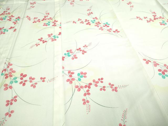 ■■■　サイズ　■■■ 身丈 162cm（肩から） 裄丈 64.5cm 袖丈 52.5cm　縫込み 1cm 袖幅 32.5cm 前幅 22.5cm 後幅 29.5cm 着物縫いこみ 内揚げ 0cm 裄 お袖側 約2cm　身頃側 約2cm ■■■　商品詳細　■■■ 【化繊】 状態は特に目立ったシミ汚れなどもなく大変良い状態です。 お安く出品致しますので、是非この機会にいかがでしょうか？ ■■■　注意事項　■■■ ■モニター発色の具合により色合いが異なる場合がございます。 ■寸法は多少の誤差が生じる場合がございますのでご了承ください。 ■縫込みの長さが左右非対称の場合は短い部分を記載しております。 左右非対称であってもご返品・お値引き等の保証は出来かねますので、ご了承の上ご購入をお願い致します。 ■シミ等のチェックには注意を払っておりますが、見落としがある場合もございますし、個人の見解も様々ですので神経質な方のご購入はお控えください。 ■箪笥に入っておりました着物や帯なので畳みシワや匂いがあるものもございます。 ■お休みは基本的に土日祝となりますが、その他臨時でお休みする場合がございますのでご了承ください。 ■商品の発送は平日のみの発送となります。 ■夜間と土曜、日曜日はお問い合わせの回答が遅れる場合がございます。 ■当店では、お直し、紋入れ、お手入れ等は承っておりません。 ■生地の状態（ヤケ、経年劣化等）によってはサイズ直しが出来ない場合がございます。 その点もどうかご了承のうえ、ご購入をお願いいたします。 ■弊社で取り扱う商品は一点ものにつき、時期や在庫状況に応じて金額が変更となる場合がございます。 ■検針は行っておりません。予めご了承いただきますようお願いいたします。 ■【洗える着物】と記載のある商品におきましては、商品お届け後に洗濯を行ってしまってからのご返品にはご対応しかねます。 念の為、専門店でのお手入れをお願いいたします。 ■着物のサイズ目安は下記を参考ください↓ ＜女性着物＞　お端折り次第で＋5cm　−1cmが着用可能サイズ 　例）身丈170cmの場合、身長160cm〜175cm ＜男性着物＞　身丈＋約25cm〜27cm程が適応身長 　例）身丈155cmの場合、身長180〜182cm