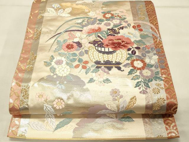 ■■■　サイズ　■■■ 長さ 432cm 幅 30cm程 ■■■　商品詳細　■■■ 【正絹・関西仕立て】 詳細に関しましては、画像をご確認ください。 大変上質な逸品になります。 お安く出品致しますので、是非この機会にいかがでしょうか？ ※汚れ等に関しましては、着用時には見えない部分になりますのであまり気にならずお召になれるかと思います。 ■■■　注意事項　■■■ ■モニター発色の具合により色合いが異なる場合がございます。 ■寸法は多少の誤差が生じる場合がございますのでご了承ください。 ■縫込みの長さが左右非対称の場合は短い部分を記載しております。 左右非対称であってもご返品・お値引き等の保証は出来かねますので、ご了承の上ご購入をお願い致します。 ■シミ等のチェックには注意を払っておりますが、見落としがある場合もございますし、個人の見解も様々ですので神経質な方のご購入はお控えください。 ■箪笥に入っておりました着物や帯なので畳みシワや匂いがあるものもございます。 ■お休みは基本的に土日祝となりますが、その他臨時でお休みする場合がございますのでご了承ください。 ■商品の発送は平日のみの発送となります。 ■夜間と土曜、日曜日はお問い合わせの回答が遅れる場合がございます。 ■当店では、お直し、紋入れ、お手入れ等は承っておりません。 ■生地の状態（ヤケ、経年劣化等）によってはサイズ直しが出来ない場合がございます。 その点もどうかご了承のうえ、ご購入をお願いいたします。 ■弊社で取り扱う商品は一点ものにつき、時期や在庫状況に応じて金額が変更となる場合がございます。 ■検針は行っておりません。予めご了承いただきますようお願いいたします。 ■【洗える着物】と記載のある商品におきましては、商品お届け後に洗濯を行ってしまってからのご返品にはご対応しかねます。 念の為、専門店でのお手入れをお願いいたします。 ■着物のサイズ目安は下記を参考ください↓ ＜女性着物＞　お端折り次第で＋5cm　−1cmが着用可能サイズ 　例）身丈170cmの場合、身長160cm〜175cm ＜男性着物＞　身丈＋約25cm〜27cm程が適応身長 　例）身丈155cmの場合、身長180〜182cm