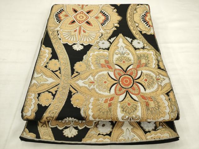 ■■■　サイズ　■■■ 長さ 408cm 幅 30cm程 ■■■　商品詳細　■■■ 【正絹・芯なし】 詳細に関しましては、画像をご確認ください。 大変上質な逸品になります。 お安く出品致しますので、是非この機会にいかがでしょうか？ ■■■　注意事項　■■■ ■モニター発色の具合により色合いが異なる場合がございます。 ■寸法は多少の誤差が生じる場合がございますのでご了承ください。 ■縫込みの長さが左右非対称の場合は短い部分を記載しております。 左右非対称であってもご返品・お値引き等の保証は出来かねますので、ご了承の上ご購入をお願い致します。 ■シミ等のチェックには注意を払っておりますが、見落としがある場合もございますし、個人の見解も様々ですので神経質な方のご購入はお控えください。 ■箪笥に入っておりました着物や帯なので畳みシワや匂いがあるものもございます。 ■お休みは基本的に土日祝となりますが、その他臨時でお休みする場合がございますのでご了承ください。 ■商品の発送は平日のみの発送となります。 ■夜間と土曜、日曜日はお問い合わせの回答が遅れる場合がございます。 ■当店では、お直し、紋入れ、お手入れ等は承っておりません。 ■生地の状態（ヤケ、経年劣化等）によってはサイズ直しが出来ない場合がございます。 その点もどうかご了承のうえ、ご購入をお願いいたします。 ■弊社で取り扱う商品は一点ものにつき、時期や在庫状況に応じて金額が変更となる場合がございます。 ■検針は行っておりません。予めご了承いただきますようお願いいたします。 ■【洗える着物】と記載のある商品におきましては、商品お届け後に洗濯を行ってしまってからのご返品にはご対応しかねます。 念の為、専門店でのお手入れをお願いいたします。 ■写真に写っている物が全てになります。それ以外の付属品はございませんのでご了承ください。 ■状態に関する写真につきましては、掲載可能な写真枚数に限りがあるため、各箇所につき1枚参考画像を掲載しております。 ■着物のサイズ目安は下記を参考ください↓ ＜女性着物＞　お端折り次第で＋5cm　－1cmが着用可能サイズ 　例）身丈170cmの場合、身長160cm～175cm ＜男性着物＞　身丈＋約25cm～27cm程が適応身長 　例）身丈155cmの場合、身長180～182cm