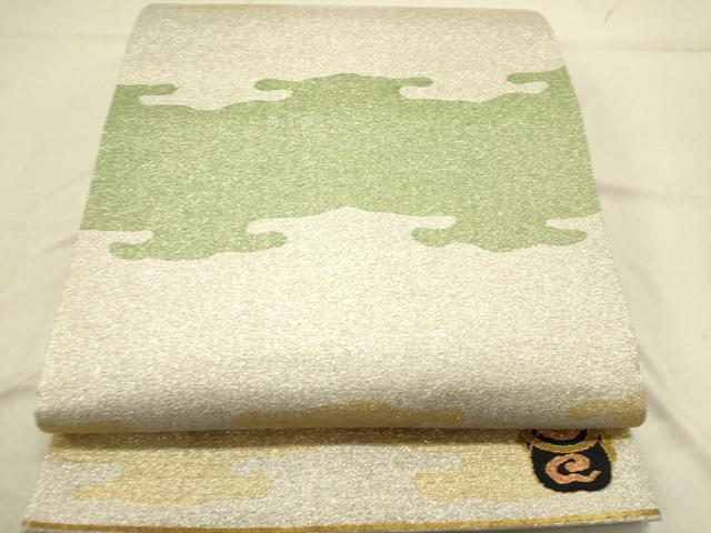 ■■■　サイズ　■■■ 長さ 436cm 幅 31cm程 ■■■　商品詳細　■■■ 【正絹】 詳細に関しましては、画像をご確認ください。 大変上質な逸品になります。 お安く出品致しますので、是非この機会にいかがでしょうか？ ■■■　注意事項　■■■ ■モニター発色の具合により色合いが異なる場合がございます。 ■寸法は多少の誤差が生じる場合がございますのでご了承ください。 ■縫込みの長さが左右非対称の場合は短い部分を記載しております。 左右非対称であってもご返品・お値引き等の保証は出来かねますので、ご了承の上ご購入をお願い致します。 ■シミ等のチェックには注意を払っておりますが、見落としがある場合もございますし、個人の見解も様々ですので神経質な方のご購入はお控えください。 ■箪笥に入っておりました着物や帯なので畳みシワや匂いがあるものもございます。 ■お休みは基本的に土日祝となりますが、その他臨時でお休みする場合がございますのでご了承ください。 ■商品の発送は平日のみの発送となります。 ■夜間と土曜、日曜日はお問い合わせの回答が遅れる場合がございます。 ■当店では、お直し、紋入れ、お手入れ等は承っておりません。 ■生地の状態（ヤケ、経年劣化等）によってはサイズ直しが出来ない場合がございます。 その点もどうかご了承のうえ、ご購入をお願いいたします。 ■弊社で取り扱う商品は一点ものにつき、時期や在庫状況に応じて金額が変更となる場合がございます。 ■検針は行っておりません。予めご了承いただきますようお願いいたします。 ■【洗える着物】と記載のある商品におきましては、商品お届け後に洗濯を行ってしまってからのご返品にはご対応しかねます。 念の為、専門店でのお手入れをお願いいたします。 ■着物のサイズ目安は下記を参考ください↓ ＜女性着物＞　お端折り次第で＋5cm　−1cmが着用可能サイズ 　例）身丈170cmの場合、身長160cm〜175cm ＜男性着物＞　身丈＋約25cm〜27cm程が適応身長 　例）身丈155cmの場合、身長180〜182cm