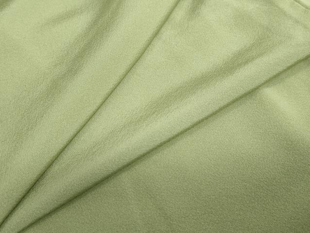■■■　サイズ　■■■ 身丈 159.5cm（肩から） 裄丈 67.5cm 袖丈 47cm　縫込み 5cm 袖幅 34.5cm 前幅 26cm 後幅 31.5cm 着物縫いこみ 内揚げ 5cm 裄 お袖側 約1cm　身頃側 約1cm ■■■　商品詳細　■■■ 【正絹・一つ紋】 状態は特に目立ったシミ汚れなどもなく大変良い状態です。 大変上質な逸品になります。 お安く出品致しますので、是非この機会にいかがでしょうか？ ■■■　注意事項　■■■ ■モニター発色の具合により色合いが異なる場合がございます。 ■寸法は多少の誤差が生じる場合がございますのでご了承ください。 ■縫込みの長さが左右非対称の場合は短い部分を記載しております。 左右非対称であってもご返品・お値引き等の保証は出来かねますので、ご了承の上ご購入をお願い致します。 ■シミ等のチェックには注意を払っておりますが、見落としがある場合もございますし、個人の見解も様々ですので神経質な方のご購入はお控えください。 ■箪笥に入っておりました着物や帯なので畳みシワや匂いがあるものもございます。 ■お休みは基本的に土日祝となりますが、その他臨時でお休みする場合がございますのでご了承ください。 ■商品の発送は平日のみの発送となります。 ■夜間と土曜、日曜日はお問い合わせの回答が遅れる場合がございます。 ■当店では、お直し、紋入れ、お手入れ等は承っておりません。 ■生地の状態（ヤケ、経年劣化等）によってはサイズ直しが出来ない場合がございます。 その点もどうかご了承のうえ、ご購入をお願いいたします。 ■弊社で取り扱う商品は一点ものにつき、時期や在庫状況に応じて金額が変更となる場合がございます。 ■検針は行っておりません。予めご了承いただきますようお願いいたします。 ■【洗える着物】と記載のある商品におきましては、商品お届け後に洗濯を行ってしまってからのご返品にはご対応しかねます。 念の為、専門店でのお手入れをお願いいたします。 ■着物のサイズ目安は下記を参考ください↓ ＜女性着物＞　お端折り次第で＋5cm　−1cmが着用可能サイズ 　例）身丈170cmの場合、身長160cm〜175cm ＜男性着物＞　身丈＋約25cm〜27cm程が適応身長 　例）身丈155cmの場合、身長180〜182cm