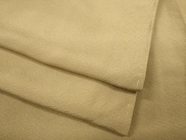 ■■■　サイズ　■■■ 身丈 163cm（肩から） 裄丈 64cm 袖丈 48cm　縫込み 3cm 袖幅 33cm 前幅 24.5cm 後幅 29cm 着物縫いこみ 内揚げ 3cm 裄 お袖側 約2cm　身頃側 約3cm ■■■　商品詳細　■■■ 【正絹・一つ紋・未使用】 状態は接写画像のように八掛に薄い汚れがございますが その他特に目立ったシミ汚れなどもなく大変良い状態です。 大変上質な逸品になります。 お安く出品致しますので、是非この機会にいかがでしょうか？ ■■■　注意事項　■■■ ■モニター発色の具合により色合いが異なる場合がございます。 ■寸法は多少の誤差が生じる場合がございますのでご了承ください。 ■縫込みの長さが左右非対称の場合は短い部分を記載しております。 左右非対称であってもご返品・お値引き等の保証は出来かねますので、ご了承の上ご購入をお願い致します。 ■シミ等のチェックには注意を払っておりますが、見落としがある場合もございますし、個人の見解も様々ですので神経質な方のご購入はお控えください。 ■箪笥に入っておりました着物や帯なので畳みシワや匂いがあるものもございます。 ■お休みは基本的に土日祝となりますが、その他臨時でお休みする場合がございますのでご了承ください。 ■商品の発送は平日のみの発送となります。 ■夜間と土曜、日曜日はお問い合わせの回答が遅れる場合がございます。 ■当店では、お直し、紋入れ、お手入れ等は承っておりません。 ■生地の状態（ヤケ、経年劣化等）によってはサイズ直しが出来ない場合がございます。 その点もどうかご了承のうえ、ご購入をお願いいたします。 ■弊社で取り扱う商品は一点ものにつき、時期や在庫状況に応じて金額が変更となる場合がございます。 ■検針は行っておりません。予めご了承いただきますようお願いいたします。 ■【洗える着物】と記載のある商品におきましては、商品お届け後に洗濯を行ってしまってからのご返品にはご対応しかねます。 念の為、専門店でのお手入れをお願いいたします。 ■着物のサイズ目安は下記を参考ください↓ ＜女性着物＞　お端折り次第で＋5cm　−1cmが着用可能サイズ 　例）身丈170cmの場合、身長160cm〜175cm ＜男性着物＞　身丈＋約25cm〜27cm程が適応身長 　例）身丈155cmの場合、身長180〜182cm