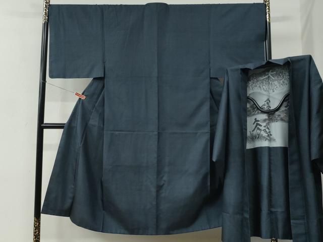 ■■■　サイズ　■■■ 【着物】 身丈 142cm（肩から） 裄丈 68.5cm 袖丈 48.5cm　縫込み 4cm 袖幅 35cm 前幅 28cm 後幅 32.5cm 着物縫いこみ 内揚げ 8cm 裄 お袖側 約2cm　身頃側 約2cm 【羽織】 身丈 91cm（肩から） 裄丈 69cm 袖丈 50cm　縫込み 0cm 袖幅 36cm 前幅 21.5cm 後幅 32.5cm 裄 お袖側 約2cm　身頃側 約3cm ■■■　商品詳細　■■■ 【正絹】 状態は特に目立ったシミ汚れなどもなく大変良い状態です。 大変上質な逸品になります。 お安く出品致しますので、是非この機会にいかがでしょうか？ ■■■　注意事項　■■■ ■モニター発色の具合により色合いが異なる場合がございます。 ■寸法は多少の誤差が生じる場合がございますのでご了承ください。 ■縫込みの長さが左右非対称の場合は短い部分を記載しております。 左右非対称であってもご返品・お値引き等の保証は出来かねますので、ご了承の上ご購入をお願い致します。 ■シミ等のチェックには注意を払っておりますが、見落としがある場合もございますし、個人の見解も様々ですので神経質な方のご購入はお控えください。 ■箪笥に入っておりました着物や帯なので畳みシワや匂いがあるものもございます。 ■お休みは基本的に土日祝となりますが、その他臨時でお休みする場合がございますのでご了承ください。 ■商品の発送は平日のみの発送となります。 ■夜間と土曜、日曜日はお問い合わせの回答が遅れる場合がございます。 ■当店では、お直し、紋入れ、お手入れ等は承っておりません。 ■生地の状態（ヤケ、経年劣化等）によってはサイズ直しが出来ない場合がございます。 その点もどうかご了承のうえ、ご購入をお願いいたします。 ■弊社で取り扱う商品は一点ものにつき、時期や在庫状況に応じて金額が変更となる場合がございます。 ■検針は行っておりません。予めご了承いただきますようお願いいたします。 ■【洗える着物】と記載のある商品におきましては、商品お届け後に洗濯を行ってしまってからのご返品にはご対応しかねます。 念の為、専門店でのお手入れをお願いいたします。 ■着物のサイズ目安は下記を参考ください↓ ＜女性着物＞　お端折り次第で＋5cm　−1cmが着用可能サイズ 　例）身丈170cmの場合、身長160cm〜175cm ＜男性着物＞　身丈＋約25cm〜27cm程が適応身長 　例）身丈155cmの場合、身長180〜182cm