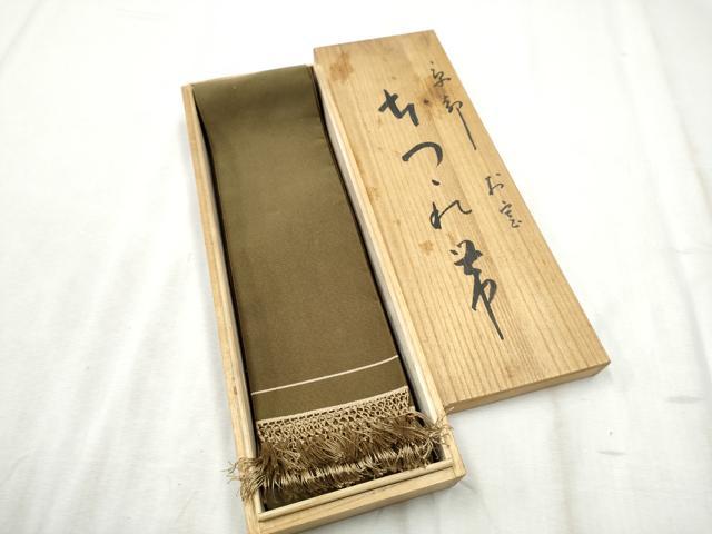 平和屋着物●男性　爪掻き本綴れ　角帯　色無地　肥後煤竹色　共箱付き　正絹　逸品　未使用　CABD5930hy
