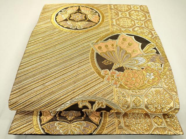 ■■■　サイズ　■■■ 長さ 424cm 幅 30.5cm程 ■■■　商品詳細　■■■ 【正絹】 状態は締めてはおりますが 特に目立ったシミ汚れなどもなく大変良い状態です。 大変上質な逸品になります。 お安く出品致しますので、是非この機会にいかがでしょうか？ ■■■　注意事項　■■■ ■モニター発色の具合により色合いが異なる場合がございます。 ■寸法は多少の誤差が生じる場合がございますのでご了承ください。 ■縫込みの長さが左右非対称の場合は短い部分を記載しております。 左右非対称であってもご返品・お値引き等の保証は出来かねますので、ご了承の上ご購入をお願い致します。 ■シミ等のチェックには注意を払っておりますが、見落としがある場合もございますし、個人の見解も様々ですので神経質な方のご購入はお控えください。 ■箪笥に入っておりました着物や帯なので畳みシワや匂いがあるものもございます。 ■お休みは基本的に土日祝となりますが、その他臨時でお休みする場合がございますのでご了承ください。 ■商品の発送は平日のみの発送となります。 ■夜間と土曜、日曜日はお問い合わせの回答が遅れる場合がございます。 ■当店では、お直し、紋入れ、お手入れ等は承っておりません。 ■生地の状態（ヤケ、経年劣化等）によってはサイズ直しが出来ない場合がございます。 その点もどうかご了承のうえ、ご購入をお願いいたします。 ■弊社で取り扱う商品は一点ものにつき、時期や在庫状況に応じて金額が変更となる場合がございます。 ■検針は行っておりません。予めご了承いただきますようお願いいたします。 ■【洗える着物】と記載のある商品におきましては、商品お届け後に洗濯を行ってしまってからのご返品にはご対応しかねます。 念の為、専門店でのお手入れをお願いいたします。 ■着物のサイズ目安は下記を参考ください↓ ＜女性着物＞　お端折り次第で＋5cm　−1cmが着用可能サイズ 　例）身丈170cmの場合、身長160cm〜175cm ＜男性着物＞　身丈＋約25cm〜27cm程が適応身長 　例）身丈155cmの場合、身長180〜182cm