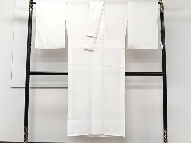 ■■■　サイズ　■■■ 身丈 141cm（肩から） 裄丈 65.5cm 袖丈 52cm　縫込み 3.5cm 袖幅 32cm 前幅 32.5cm 後幅 31cm 着物縫いこみ 内揚げ 6.5cm 裄 お袖側 約4.5cm　身頃側 約0cm ■■■　商品詳細　■■■ 【化繊】 状態は特に目立ったシミ汚れなどもなく大変良い状態です。 お安く出品致しますので、是非この機会にいかがでしょうか？※ご自身で洗濯された場合の保証はできかねます。 専門店にご相談ください。 ■■■　注意事項　■■■ ■モニター発色の具合により色合いが異なる場合がございます。 ■寸法は多少の誤差が生じる場合がございますのでご了承ください。 ■縫込みの長さが左右非対称の場合は短い部分を記載しております。 左右非対称であってもご返品・お値引き等の保証は出来かねますので、ご了承の上ご購入をお願い致します。 ■シミ等のチェックには注意を払っておりますが、見落としがある場合もございますし、個人の見解も様々ですので神経質な方のご購入はお控えください。 ■箪笥に入っておりました着物や帯なので畳みシワや匂いがあるものもございます。 ■お休みは基本的に土日祝となりますが、その他臨時でお休みする場合がございますのでご了承ください。 ■商品の発送は平日のみの発送となります。 ■夜間と土曜、日曜日はお問い合わせの回答が遅れる場合がございます。 ■当店では、お直し、紋入れ、お手入れ等は承っておりません。 ■生地の状態（ヤケ、経年劣化等）によってはサイズ直しが出来ない場合がございます。 その点もどうかご了承のうえ、ご購入をお願いいたします。 ■弊社で取り扱う商品は一点ものにつき、時期や在庫状況に応じて金額が変更となる場合がございます。 ■検針は行っておりません。予めご了承いただきますようお願いいたします。 ■【洗える着物】と記載のある商品におきましては、商品お届け後に洗濯を行ってしまってからのご返品にはご対応しかねます。 念の為、専門店でのお手入れをお願いいたします。 ■着物のサイズ目安は下記を参考ください↓ ＜女性着物＞　お端折り次第で＋5cm　−1cmが着用可能サイズ 　例）身丈170cmの場合、身長160cm〜175cm ＜男性着物＞　身丈＋約25cm〜27cm程が適応身長 　例）身丈155cmの場合、身長180〜182cm