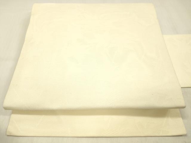 ■■■　サイズ　■■■ 長さ 355.5cm 幅 31cm程 ■■■　商品詳細　■■■ 【正絹】 状態は接写画像のように たれ先上部・胴回りに薄い汚れがございますが その他特に目立ったシミ汚れなどもなく大変良い状態です。 大変上質な逸品になります。 お安く出品致しますので、是非この機会にいかがでしょうか？ ■■■　注意事項　■■■ ■モニター発色の具合により色合いが異なる場合がございます。 ■寸法は多少の誤差が生じる場合がございますのでご了承ください。 ■縫込みの長さが左右非対称の場合は短い部分を記載しております。 左右非対称であってもご返品・お値引き等の保証は出来かねますので、ご了承の上ご購入をお願い致します。 ■シミ等のチェックには注意を払っておりますが、見落としがある場合もございますし、個人の見解も様々ですので神経質な方のご購入はお控えください。 ■箪笥に入っておりました着物や帯なので畳みシワや匂いがあるものもございます。 ■お休みは基本的に土日祝となりますが、その他臨時でお休みする場合がございますのでご了承ください。 ■商品の発送は平日のみの発送となります。 ■夜間と土曜、日曜日はお問い合わせの回答が遅れる場合がございます。 ■当店では、お直し、紋入れ、お手入れ等は承っておりません。 ■生地の状態（ヤケ、経年劣化等）によってはサイズ直しが出来ない場合がございます。 その点もどうかご了承のうえ、ご購入をお願いいたします。 ■弊社で取り扱う商品は一点ものにつき、時期や在庫状況に応じて金額が変更となる場合がございます。 ■検針は行っておりません。予めご了承いただきますようお願いいたします。 ■【洗える着物】と記載のある商品におきましては、商品お届け後に洗濯を行ってしまってからのご返品にはご対応しかねます。 念の為、専門店でのお手入れをお願いいたします。 ■着物のサイズ目安は下記を参考ください↓ ＜女性着物＞　お端折り次第で＋5cm　−1cmが着用可能サイズ 　例）身丈170cmの場合、身長160cm〜175cm ＜男性着物＞　身丈＋約25cm〜27cm程が適応身長 　例）身丈155cmの場合、身長180〜182cm